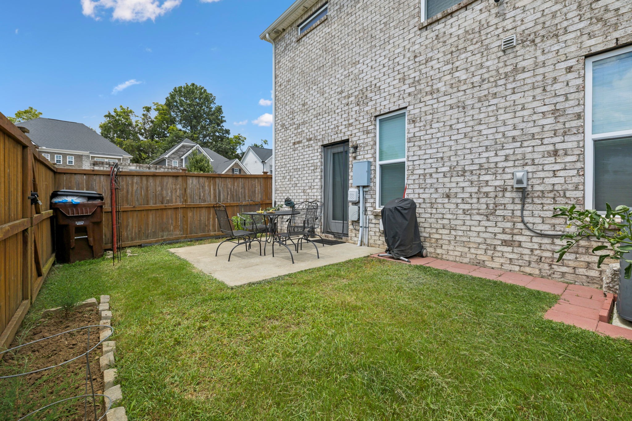 827 Kennear Ln