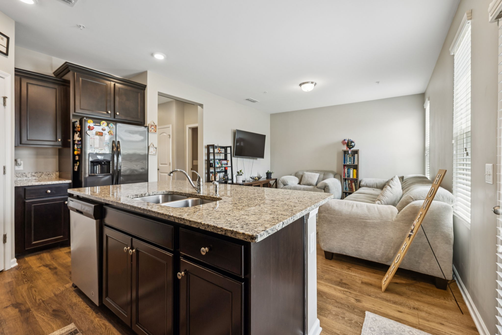 827 Kennear Ln