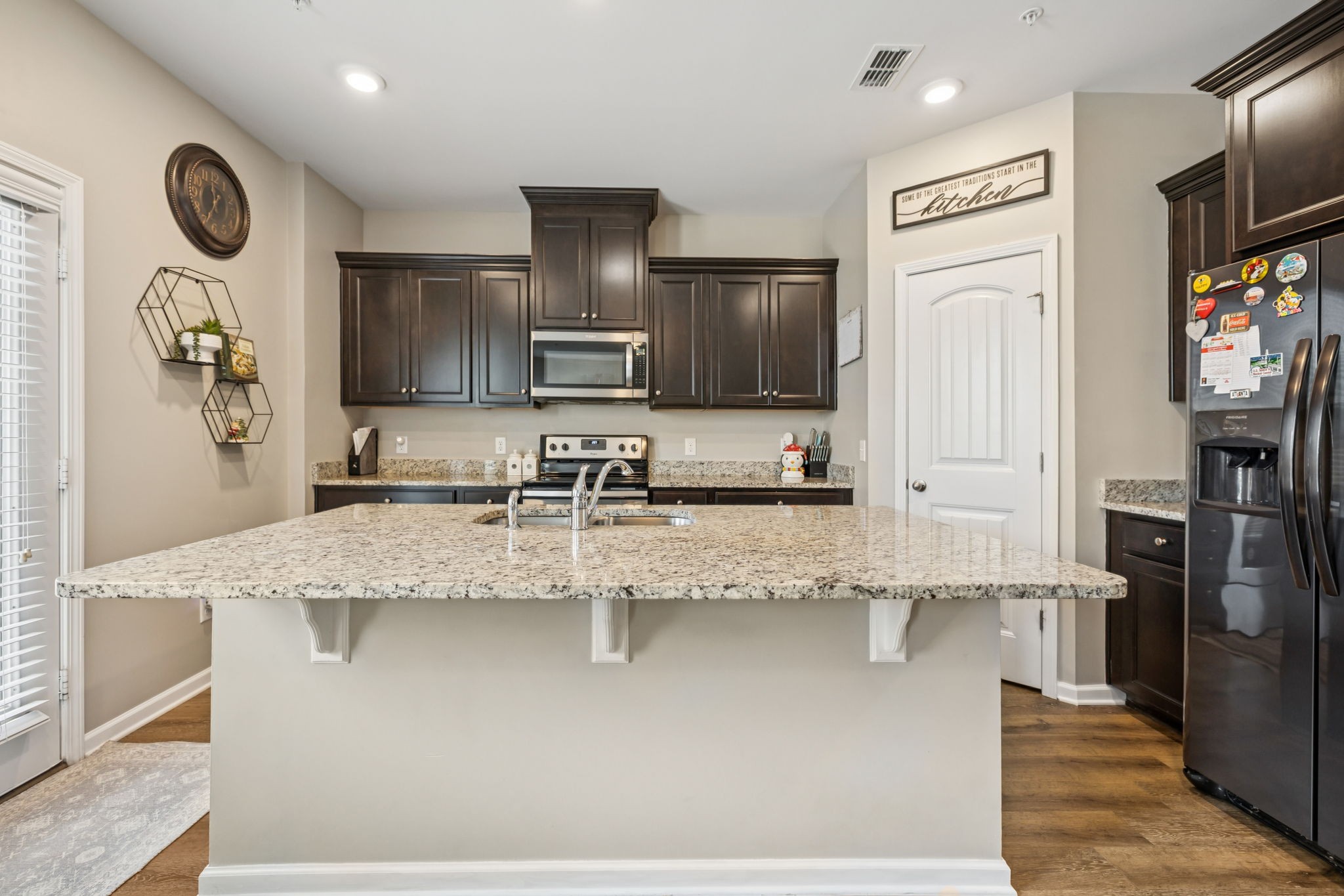 827 Kennear Ln