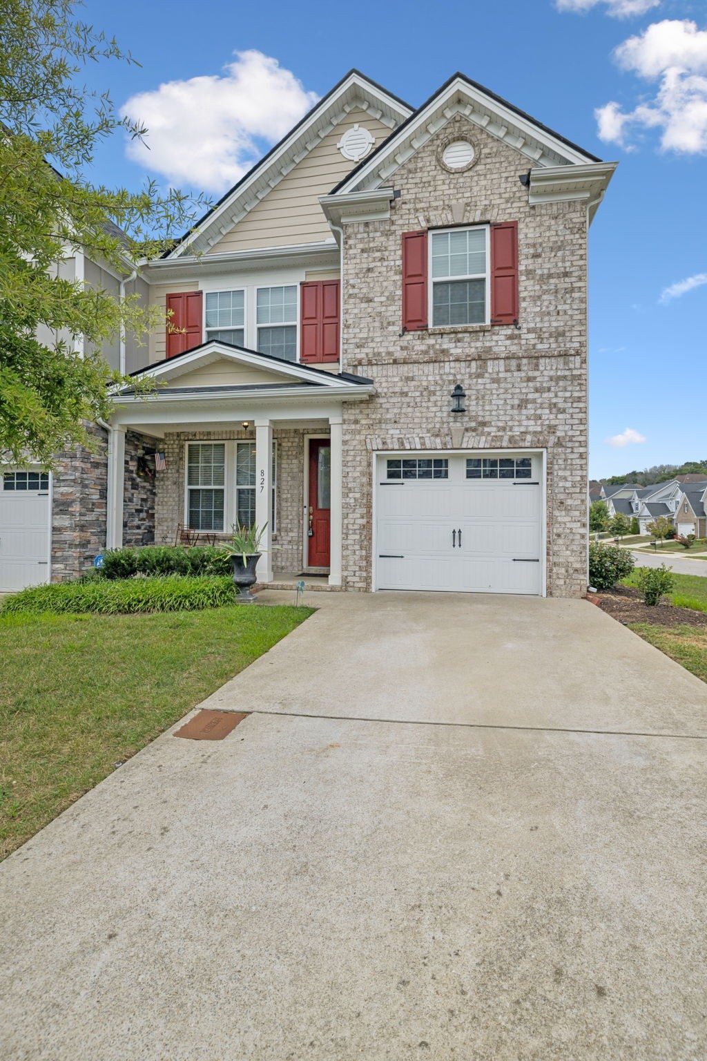 827 Kennear Ln