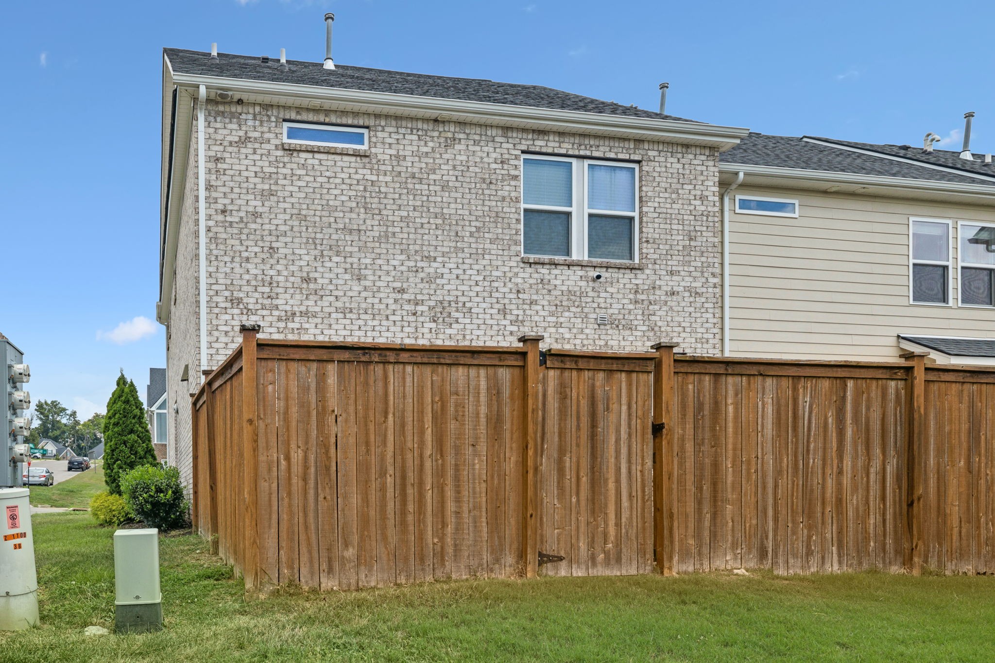 827 Kennear Ln