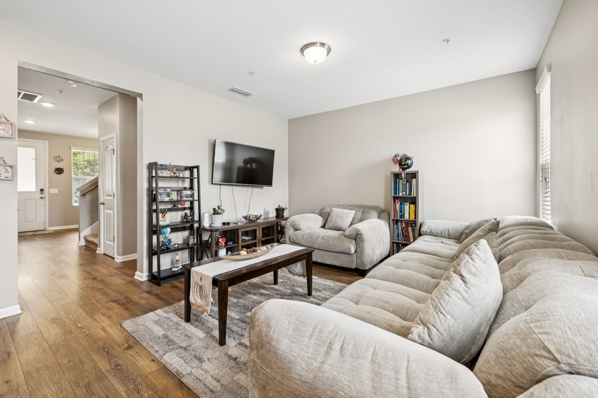 827 Kennear Ln