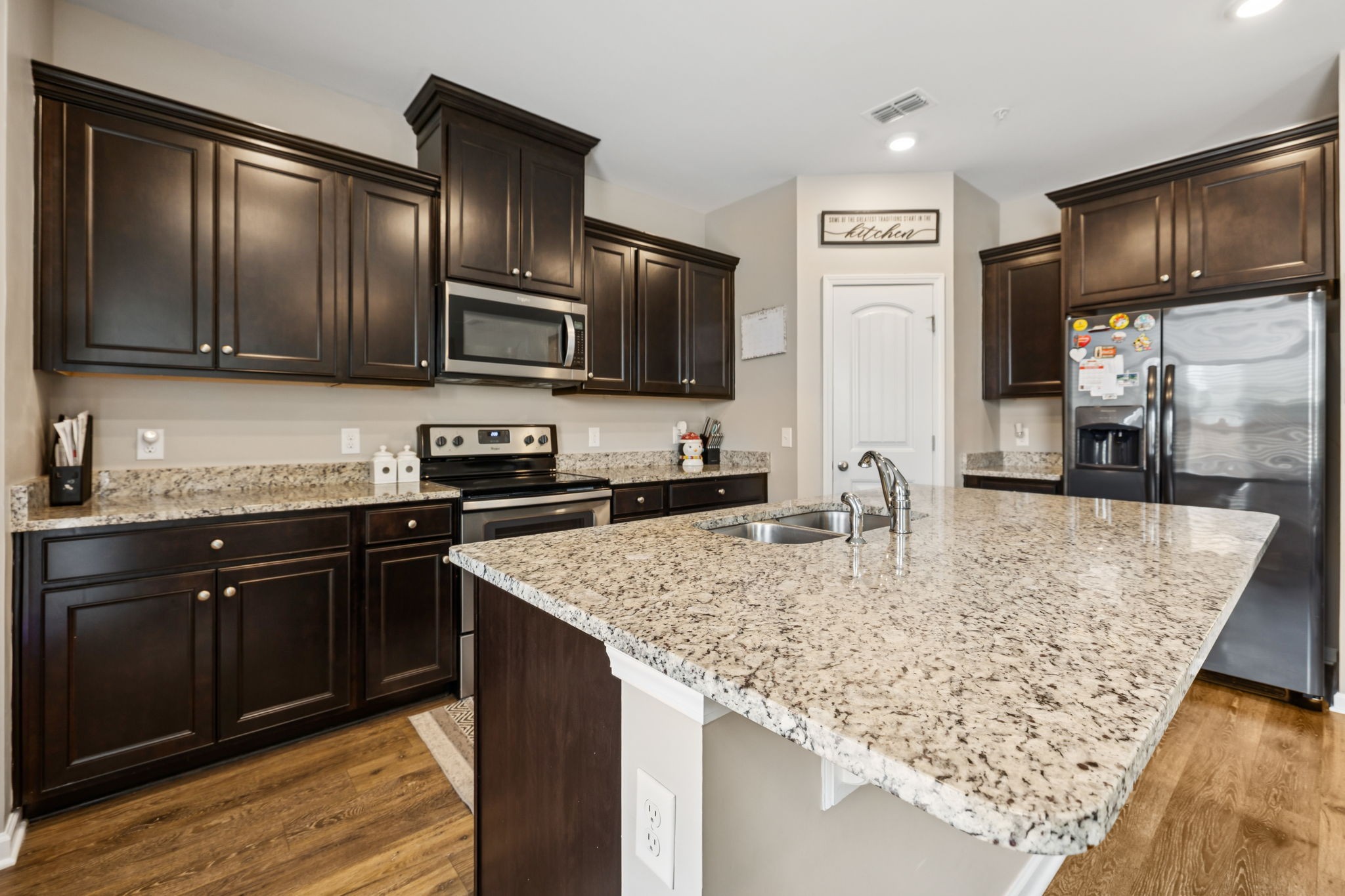 827 Kennear Ln