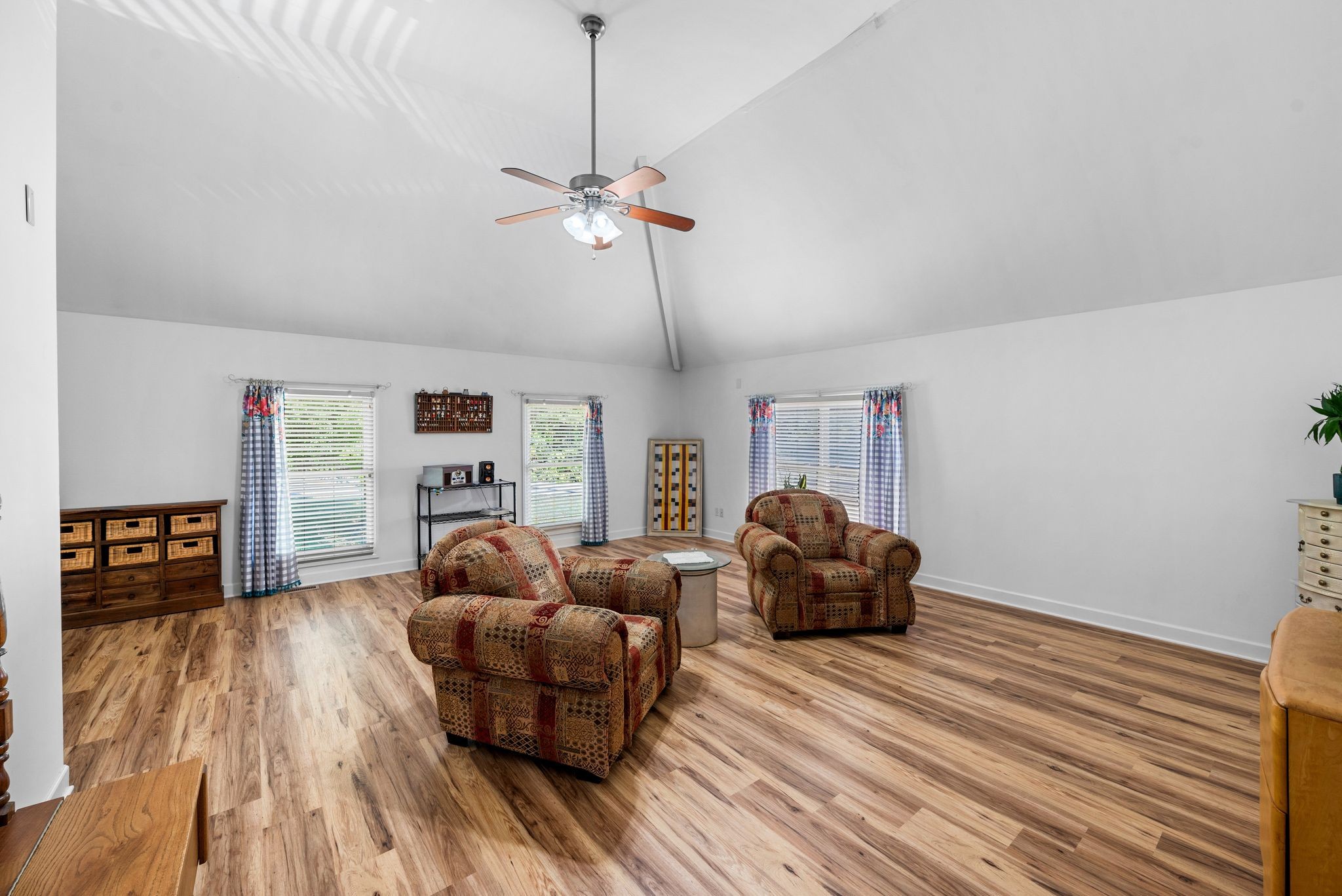 1295 Campbell Rd