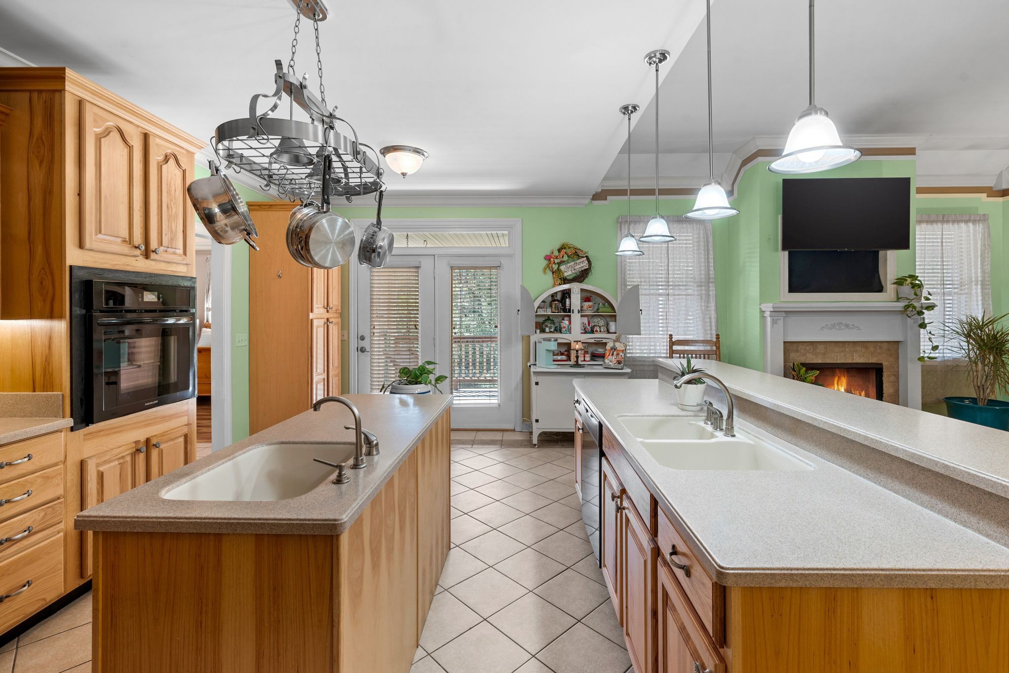 1295 Campbell Rd