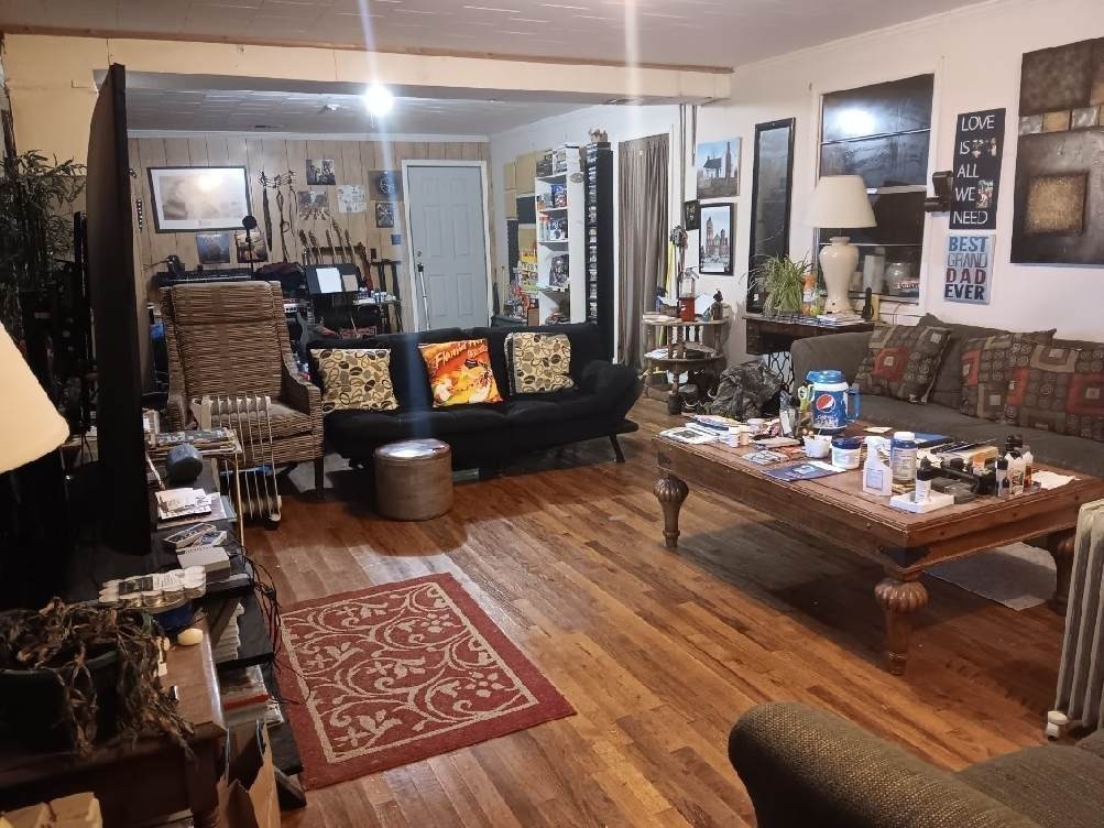 1183 Main St