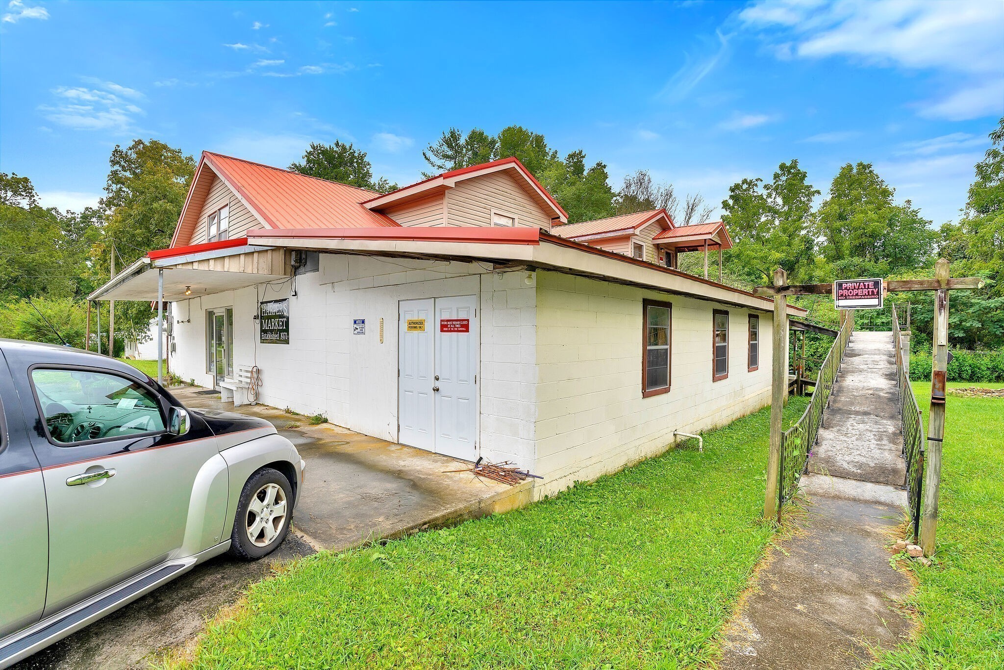 1183 Main St