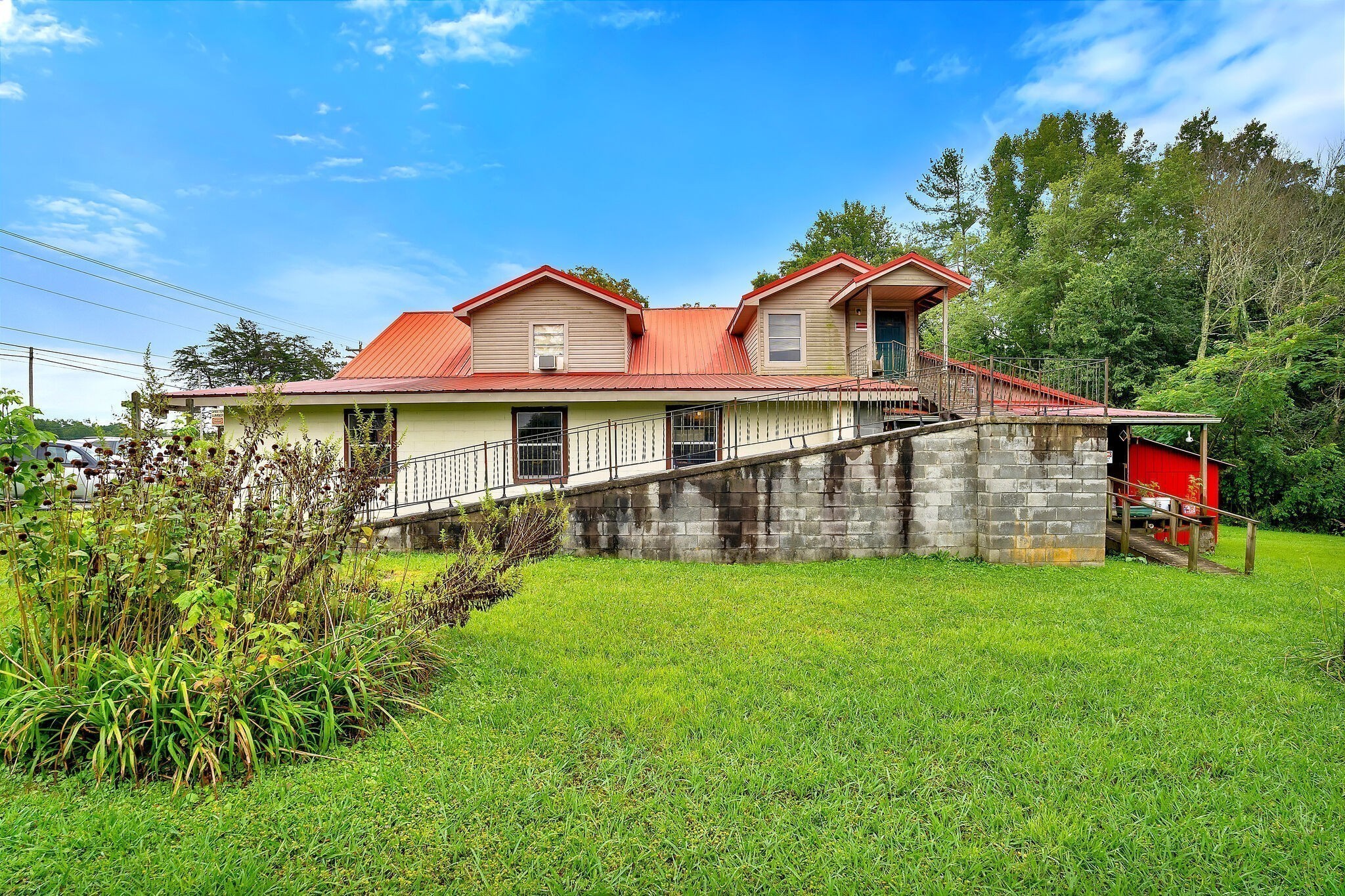 1183 Main St