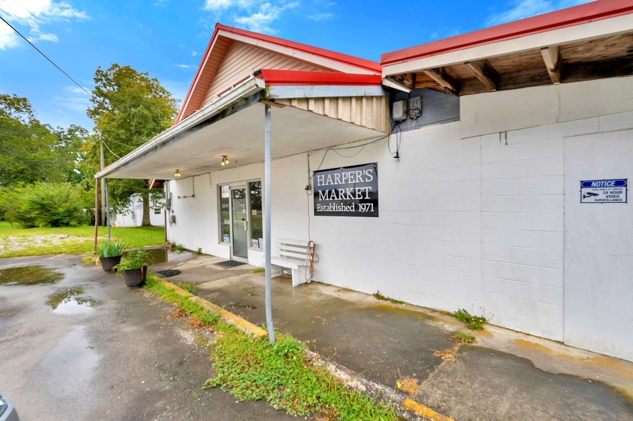 1183 Main St