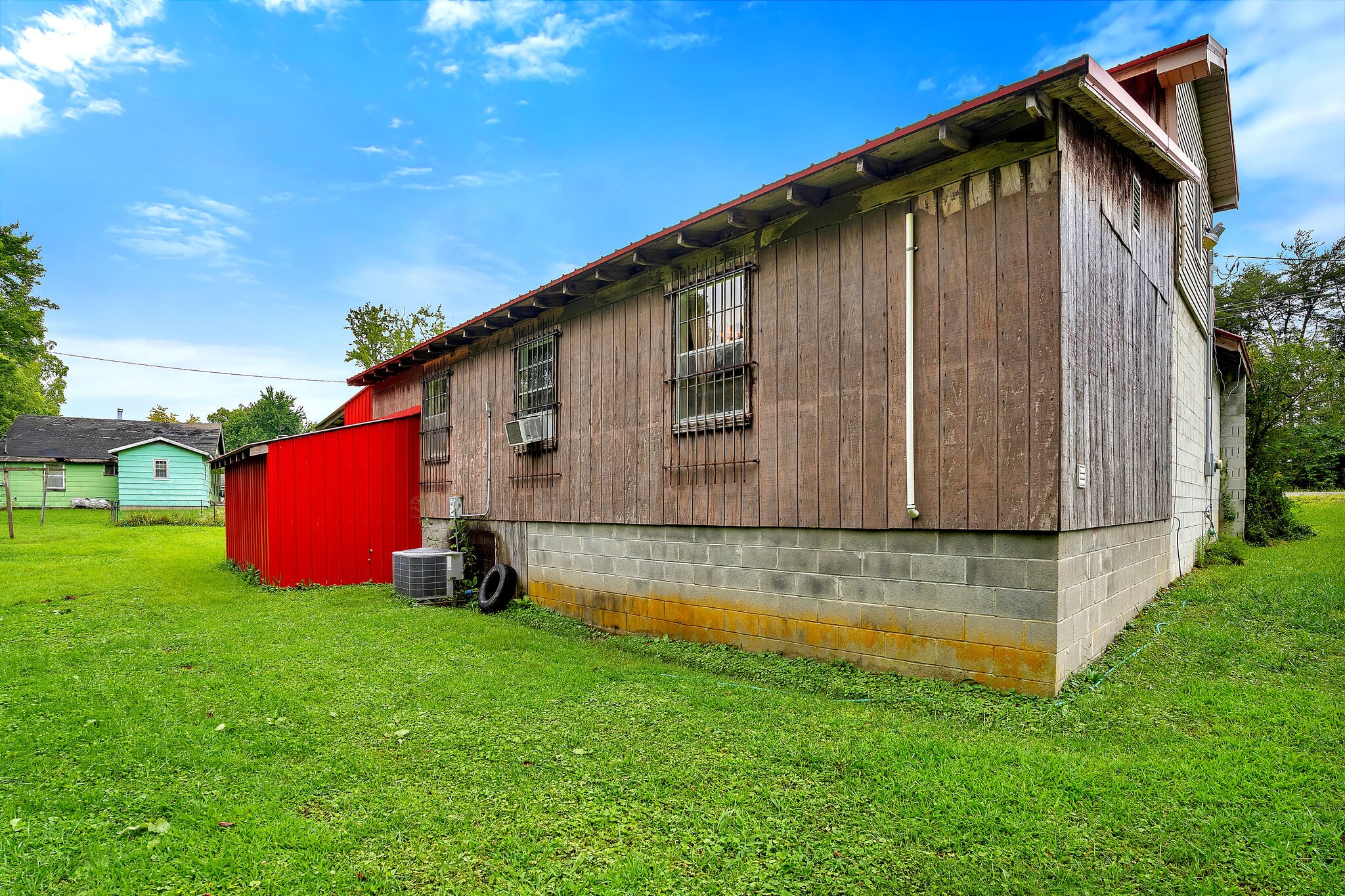 1205 Main St