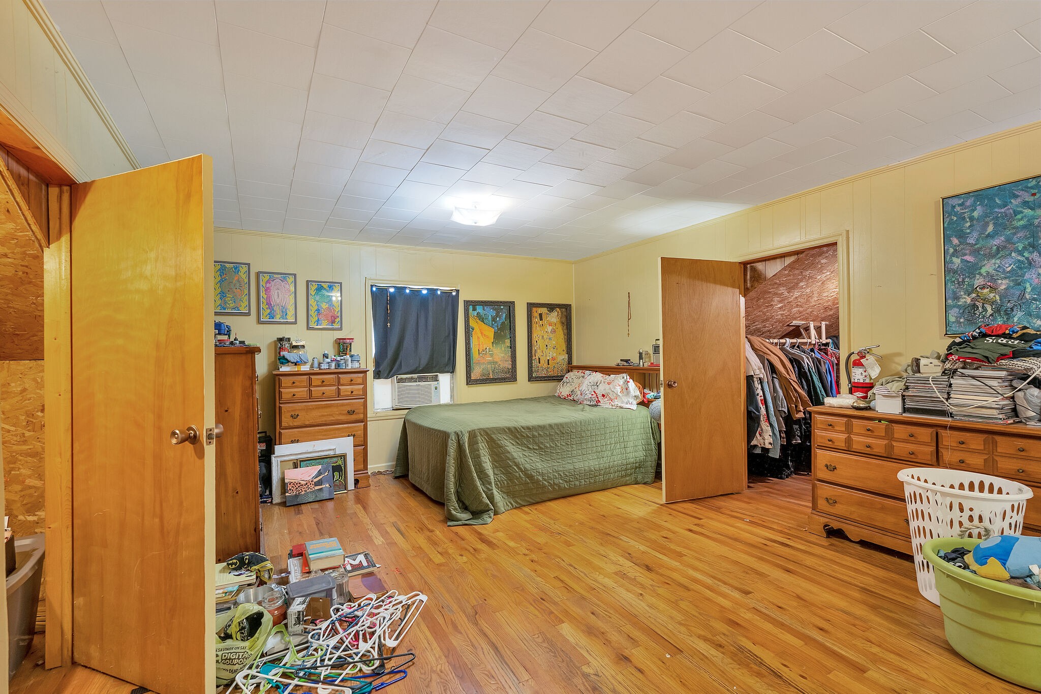 1205 Main St