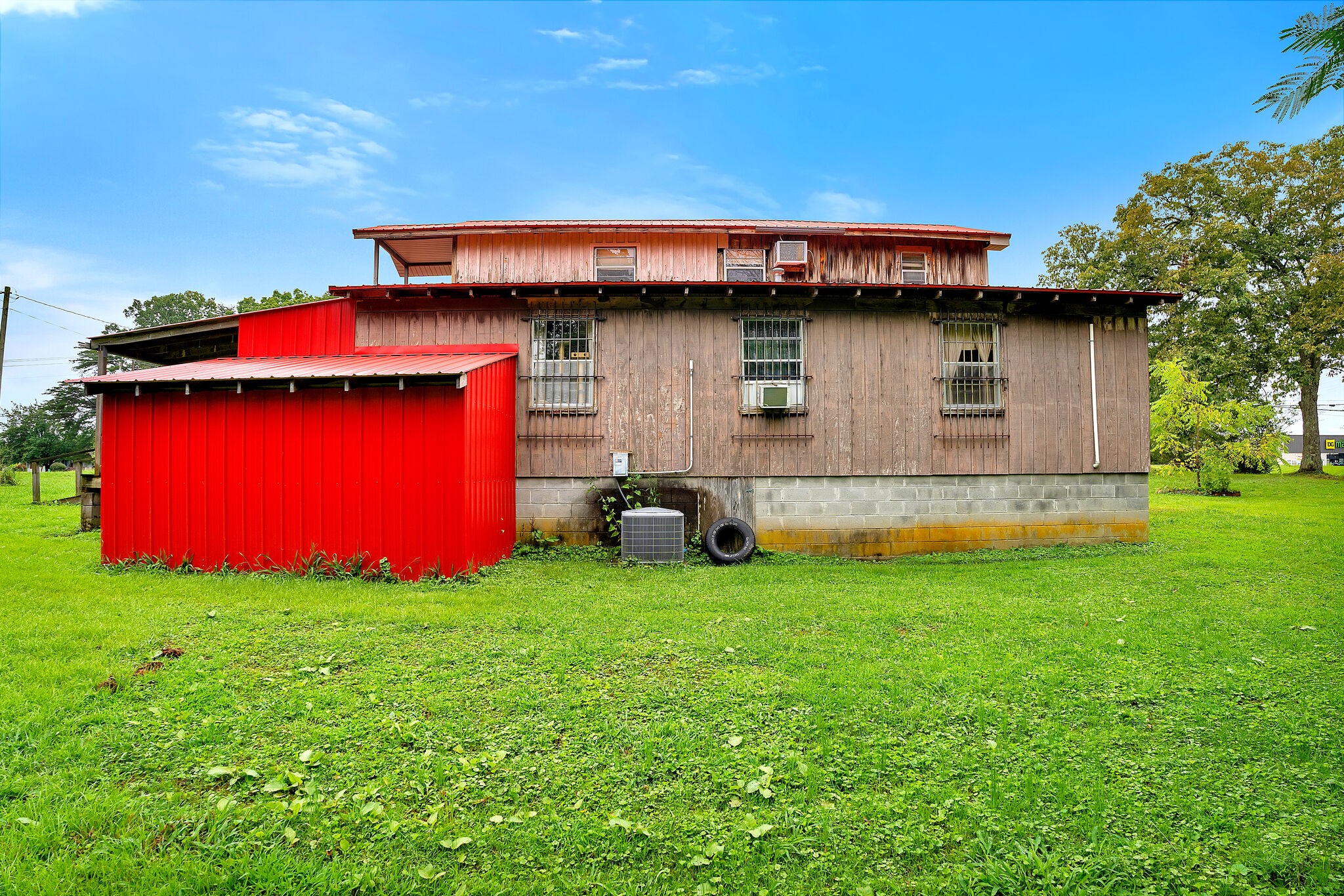 1205 Main St