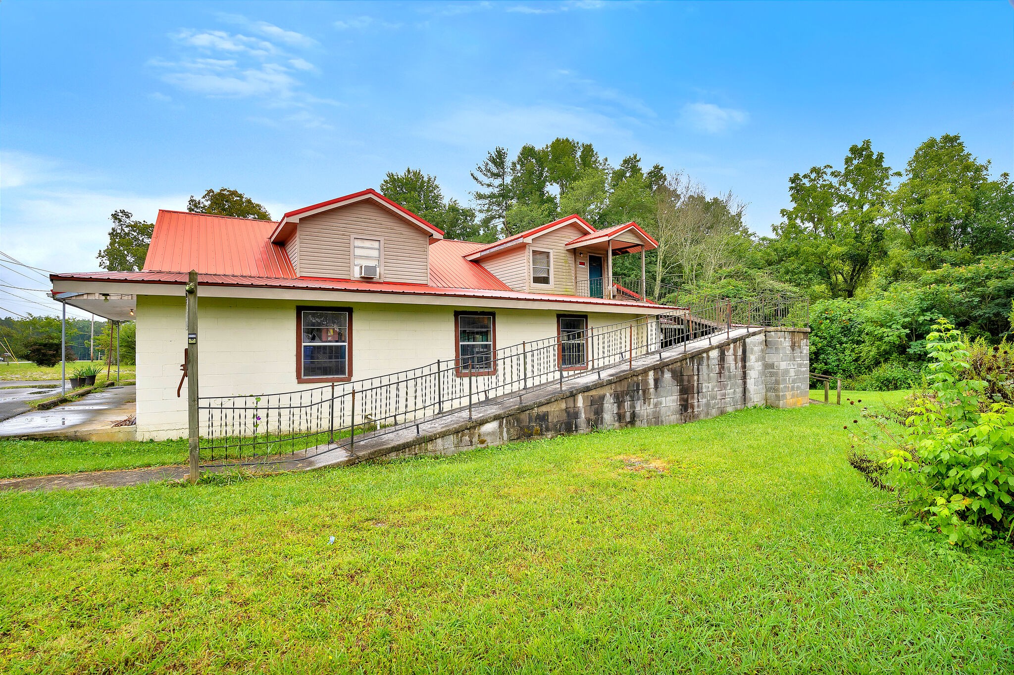 1205 Main St