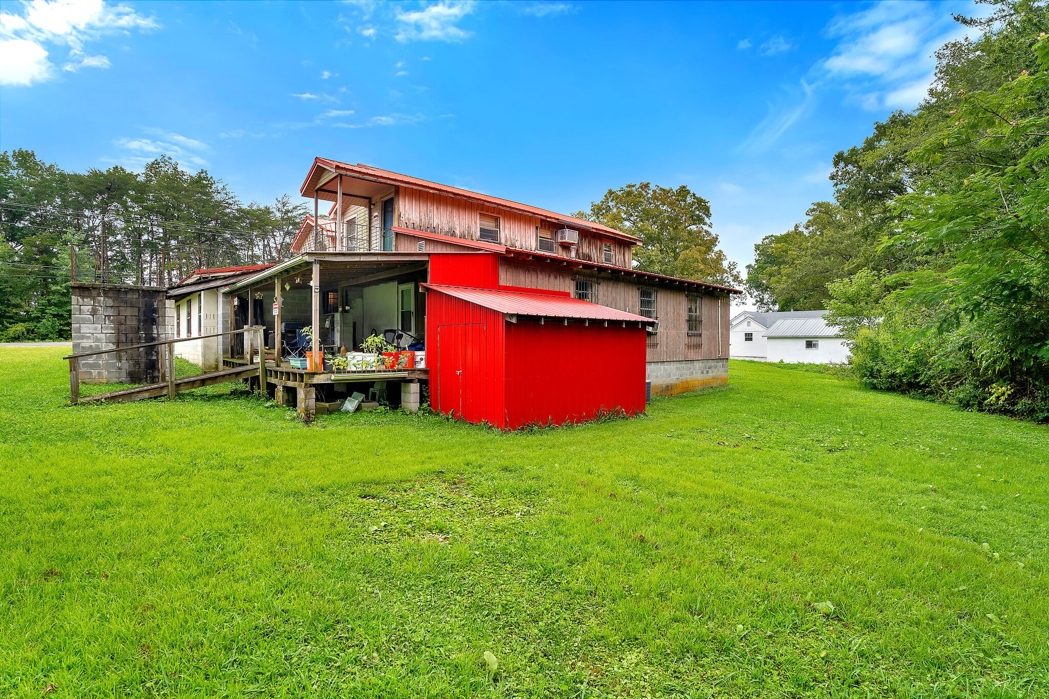 1205 Main St