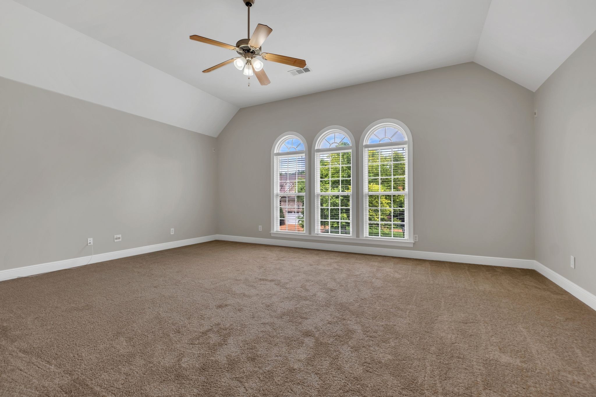 3016 Clyde Cir