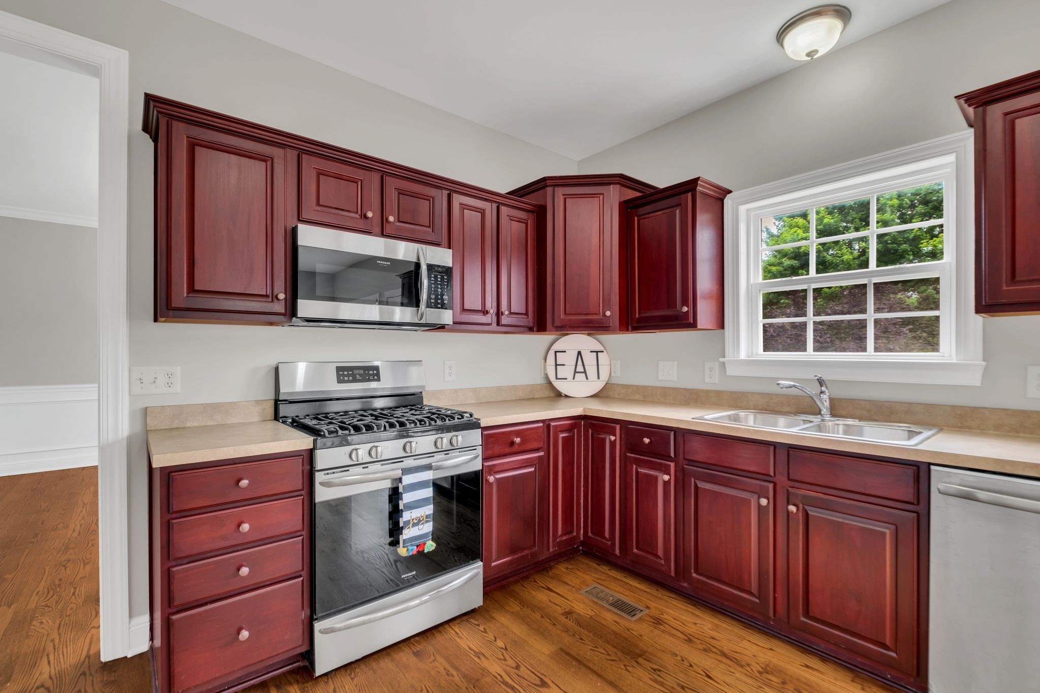 3016 Clyde Cir
