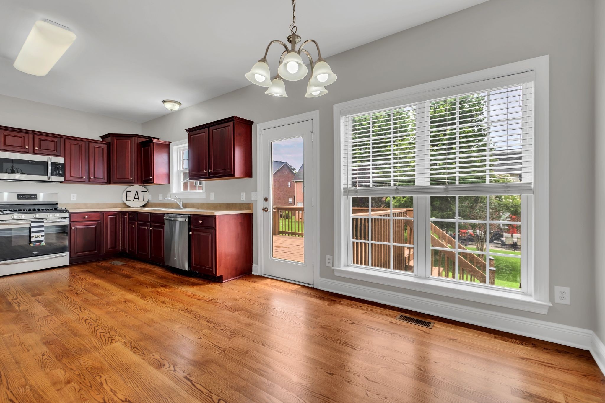 3016 Clyde Cir