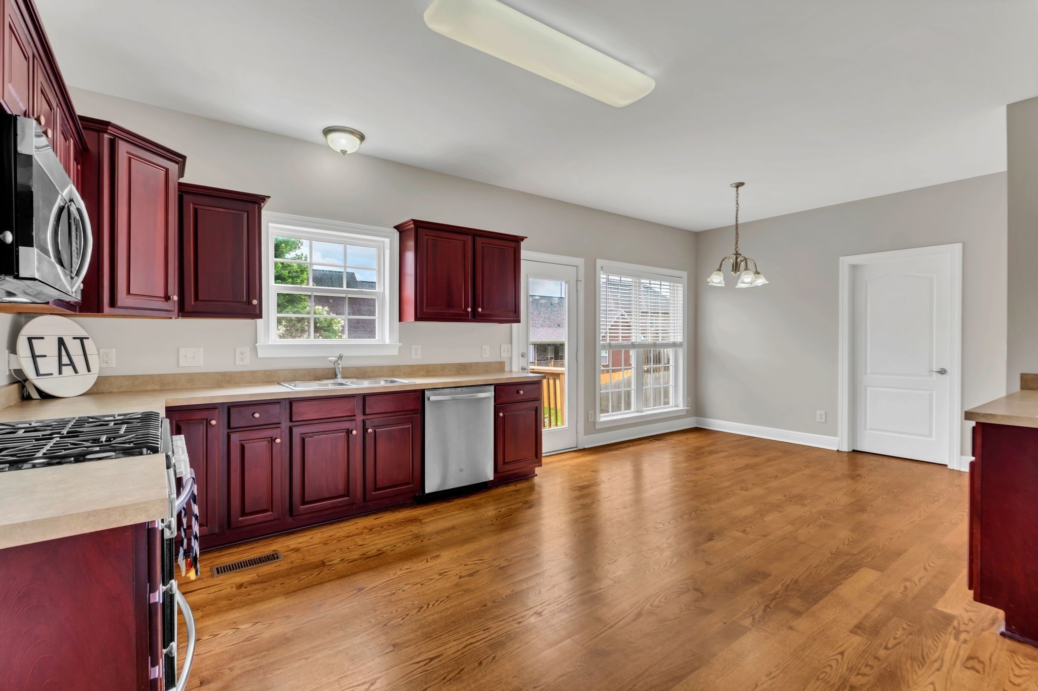 3016 Clyde Cir
