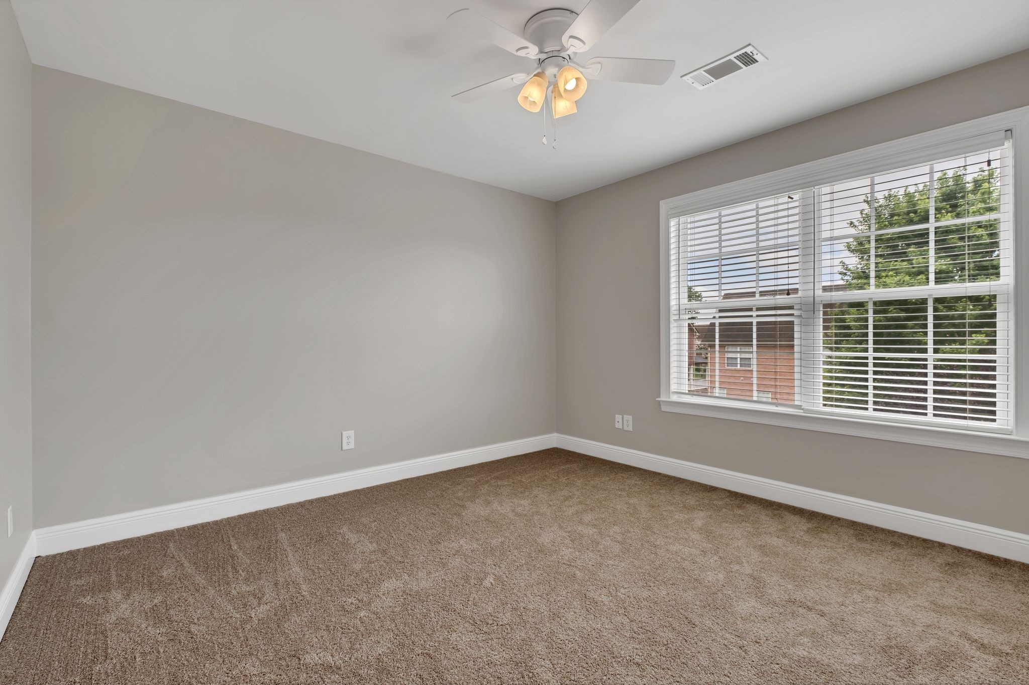 3016 Clyde Cir