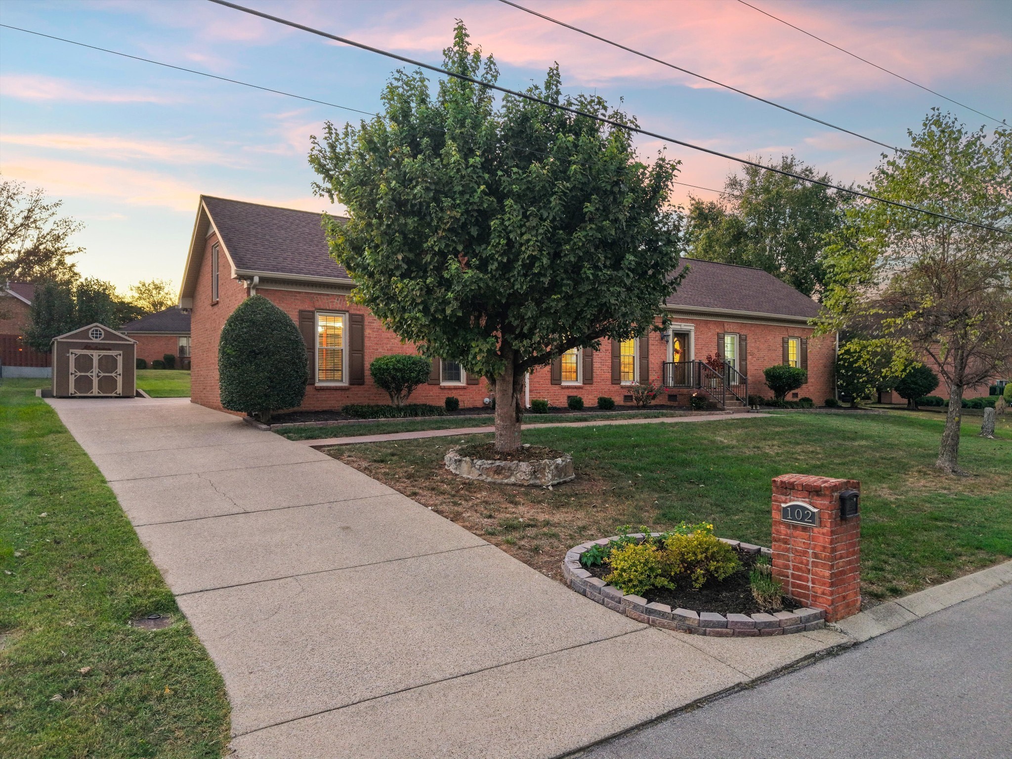 102 Hickory Trl