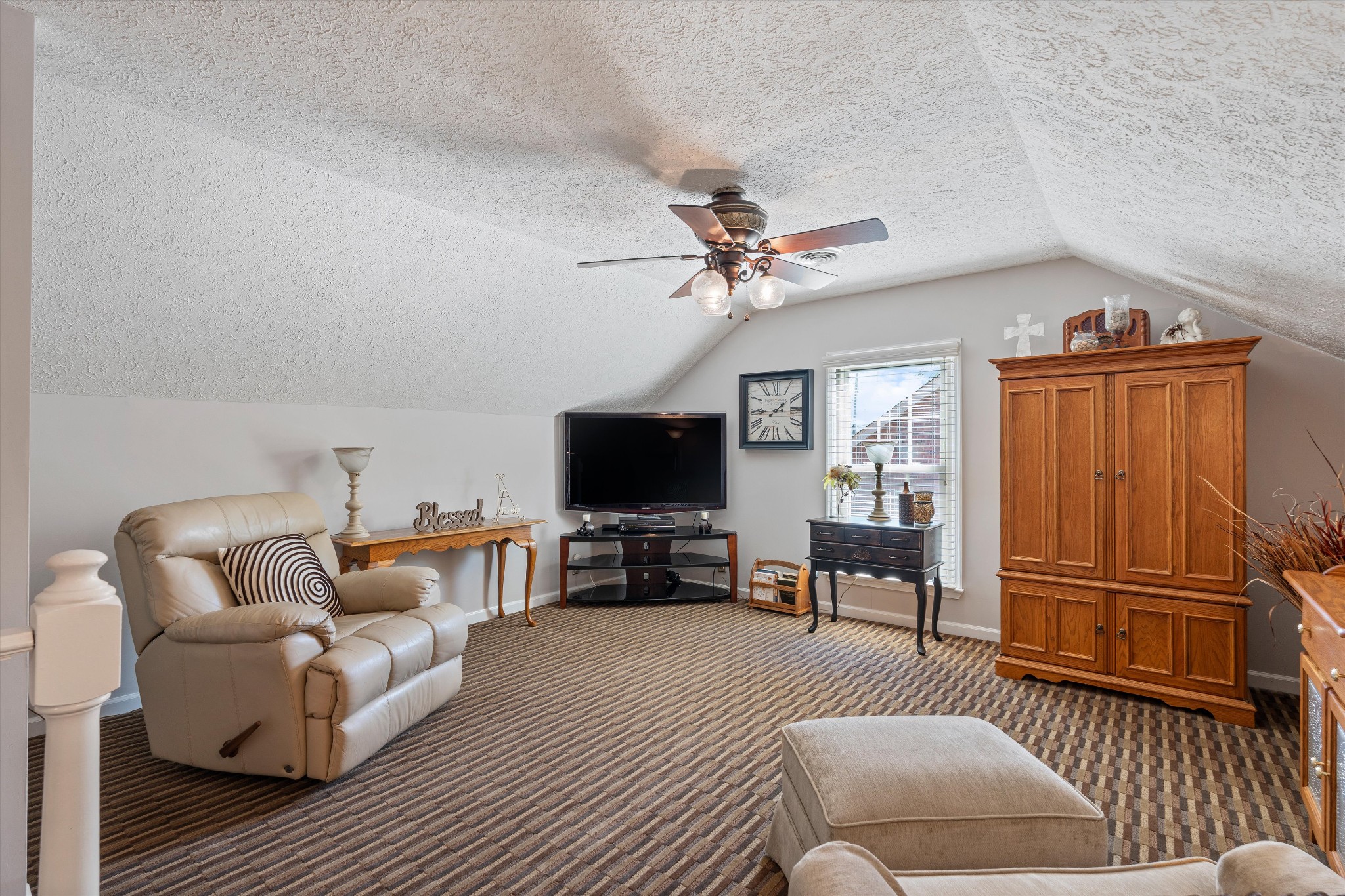 102 Hickory Trl