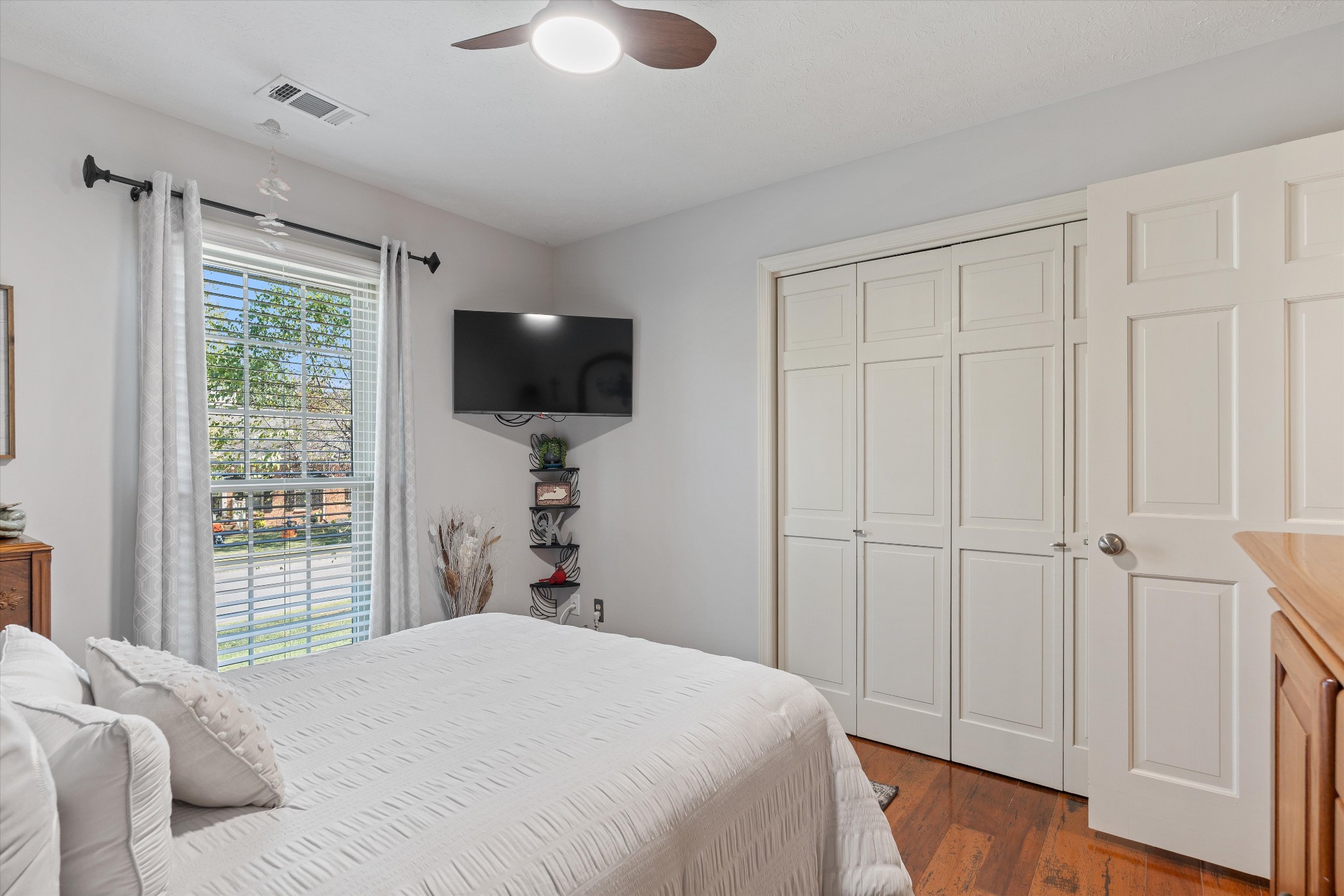 102 Hickory Trl