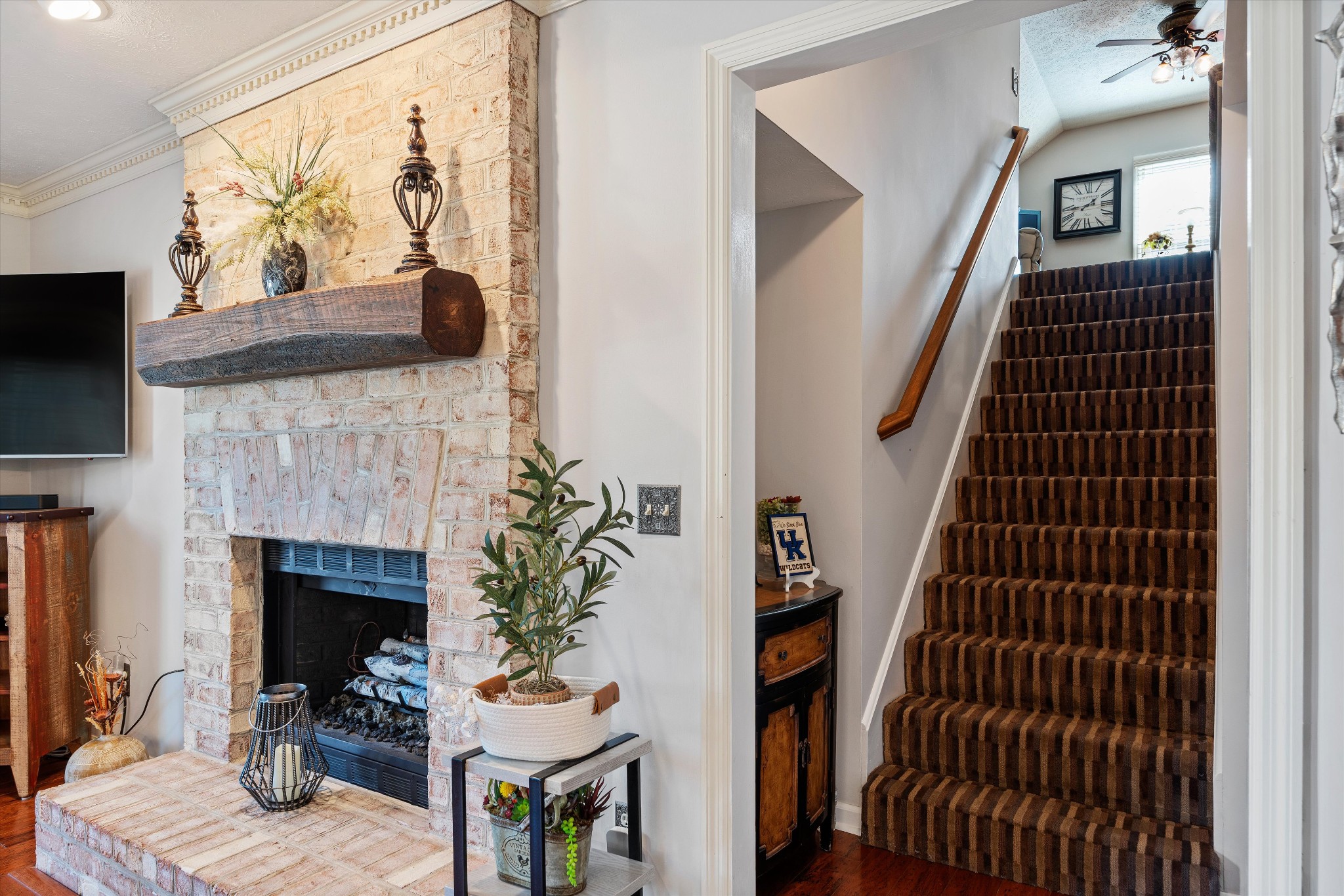 102 Hickory Trl