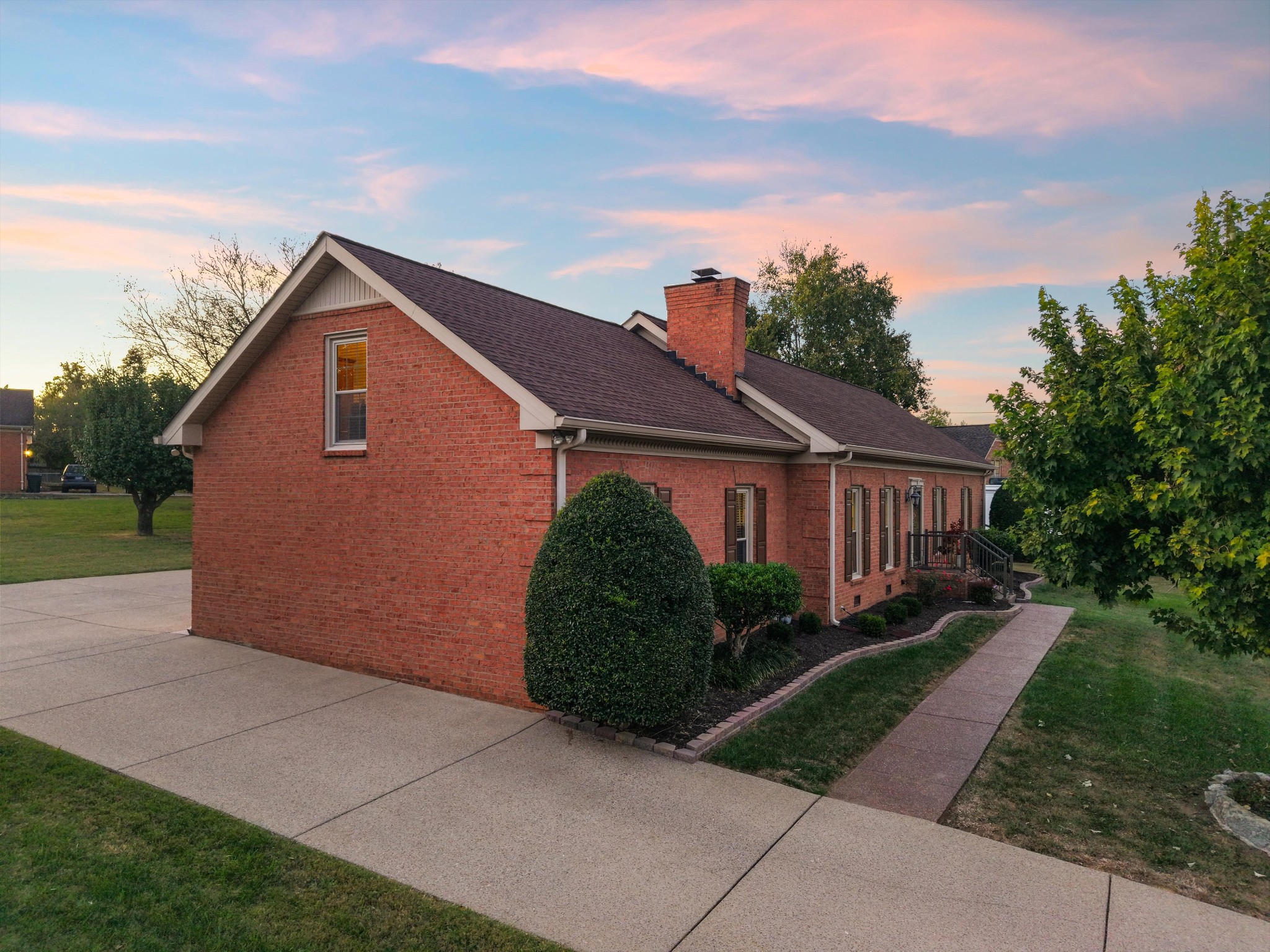 102 Hickory Trl