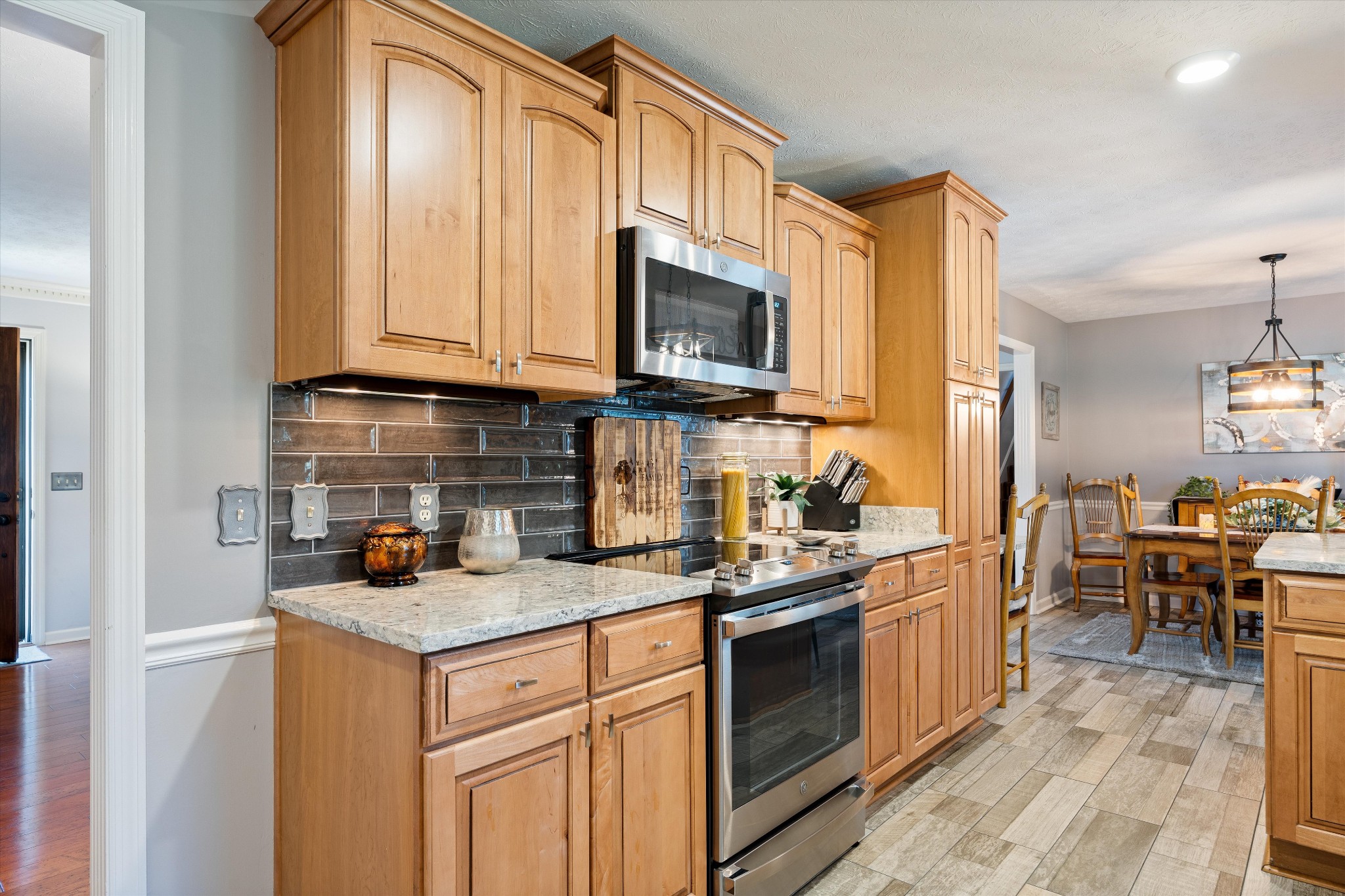 102 Hickory Trl