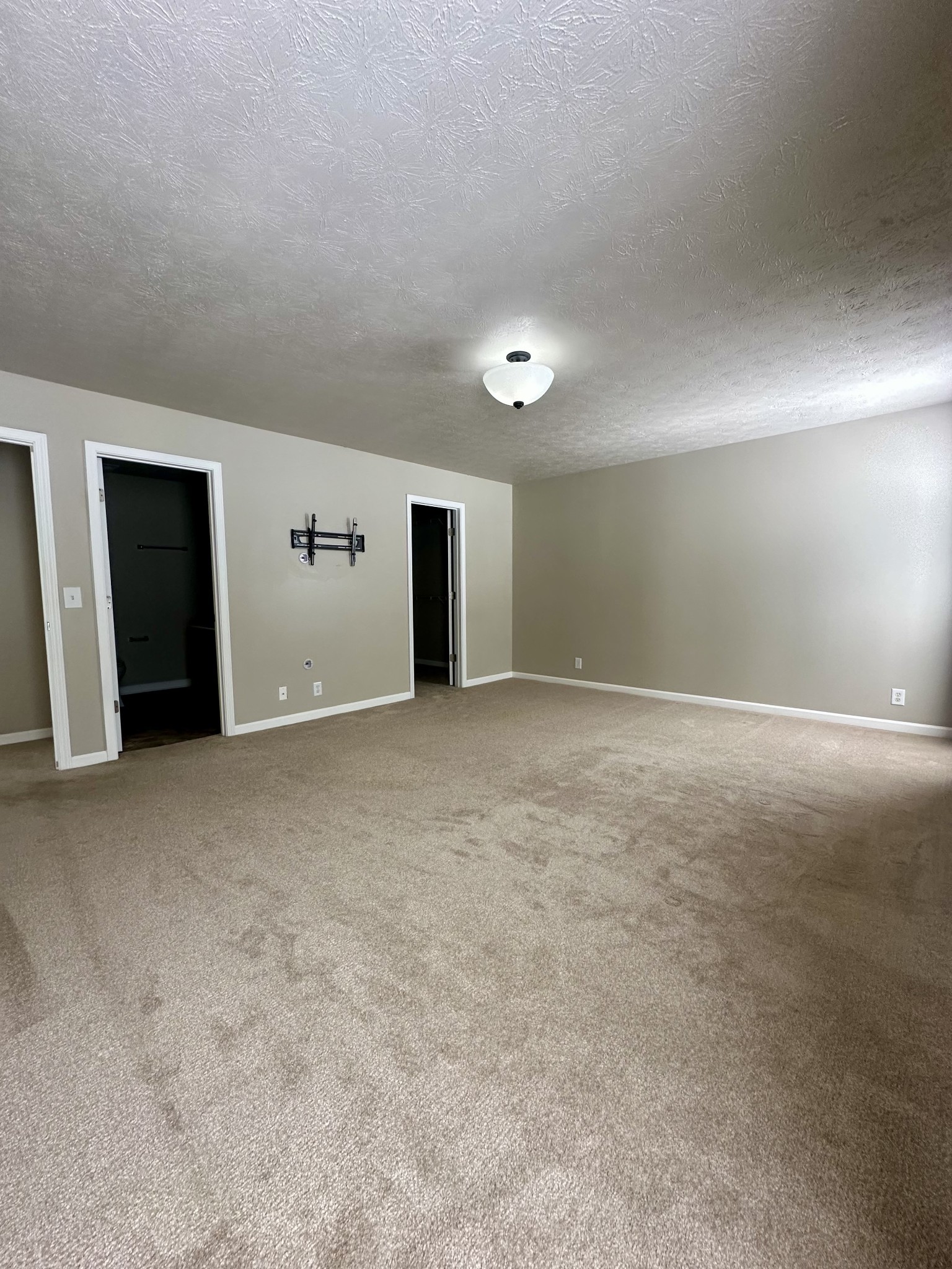3188 Hidden Creek Dr
