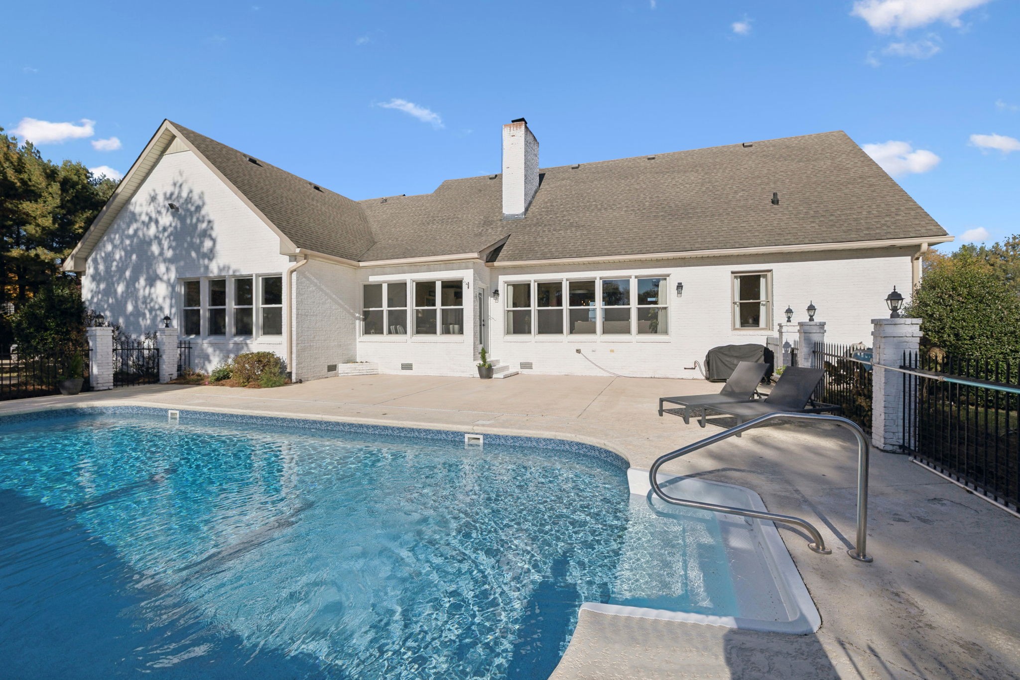 2645 W Jefferson Pike