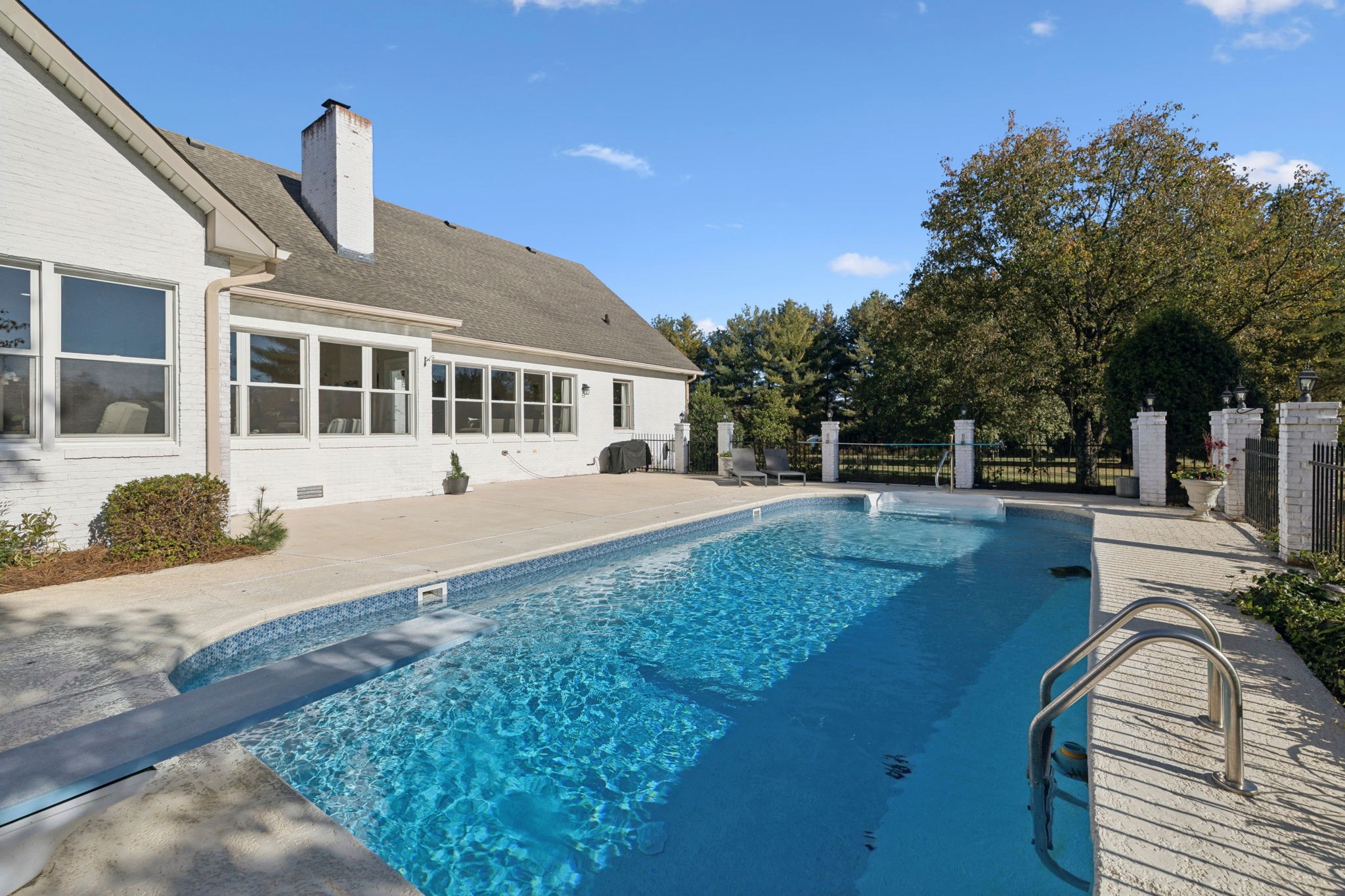 2645 W Jefferson Pike