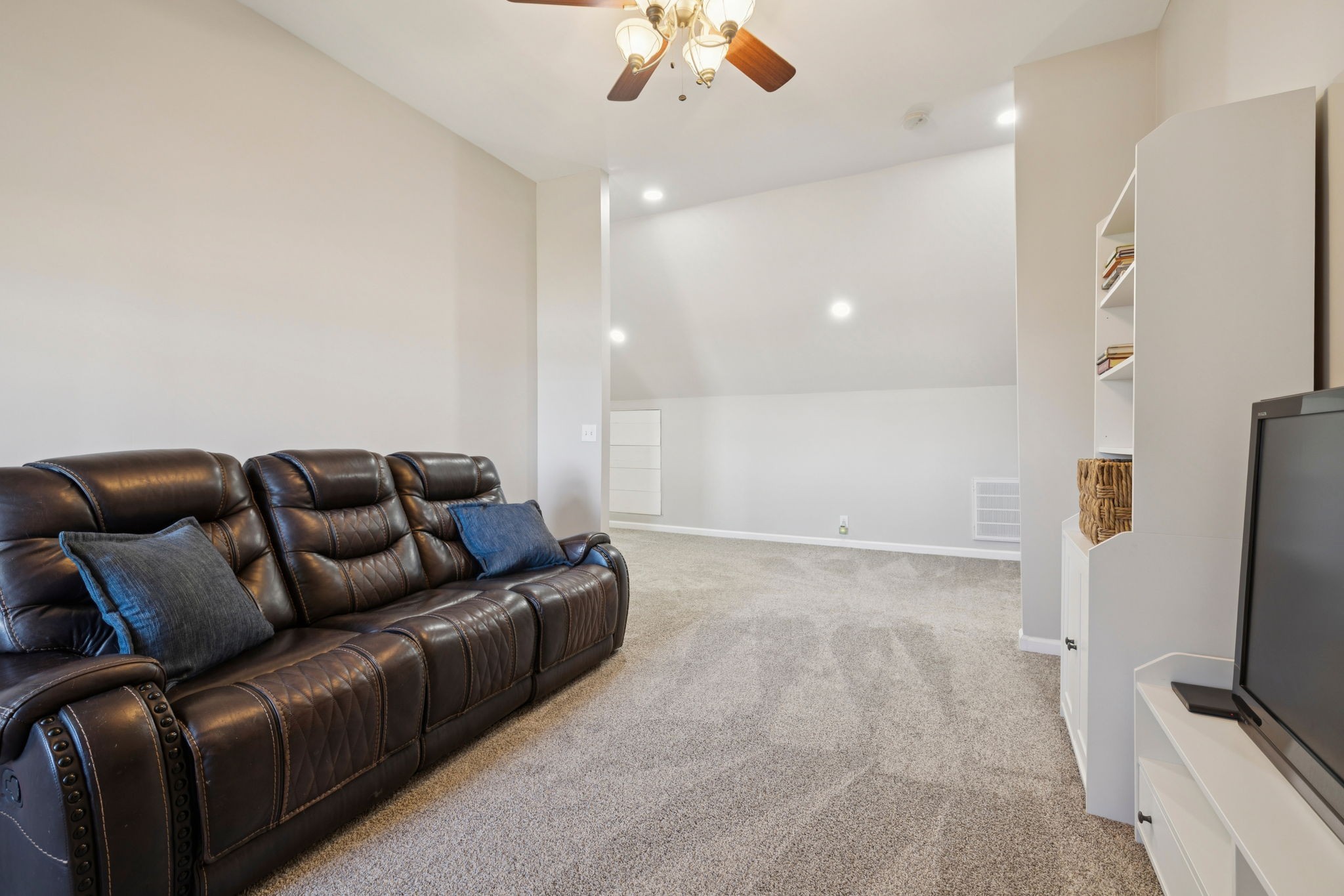2645 W Jefferson Pike