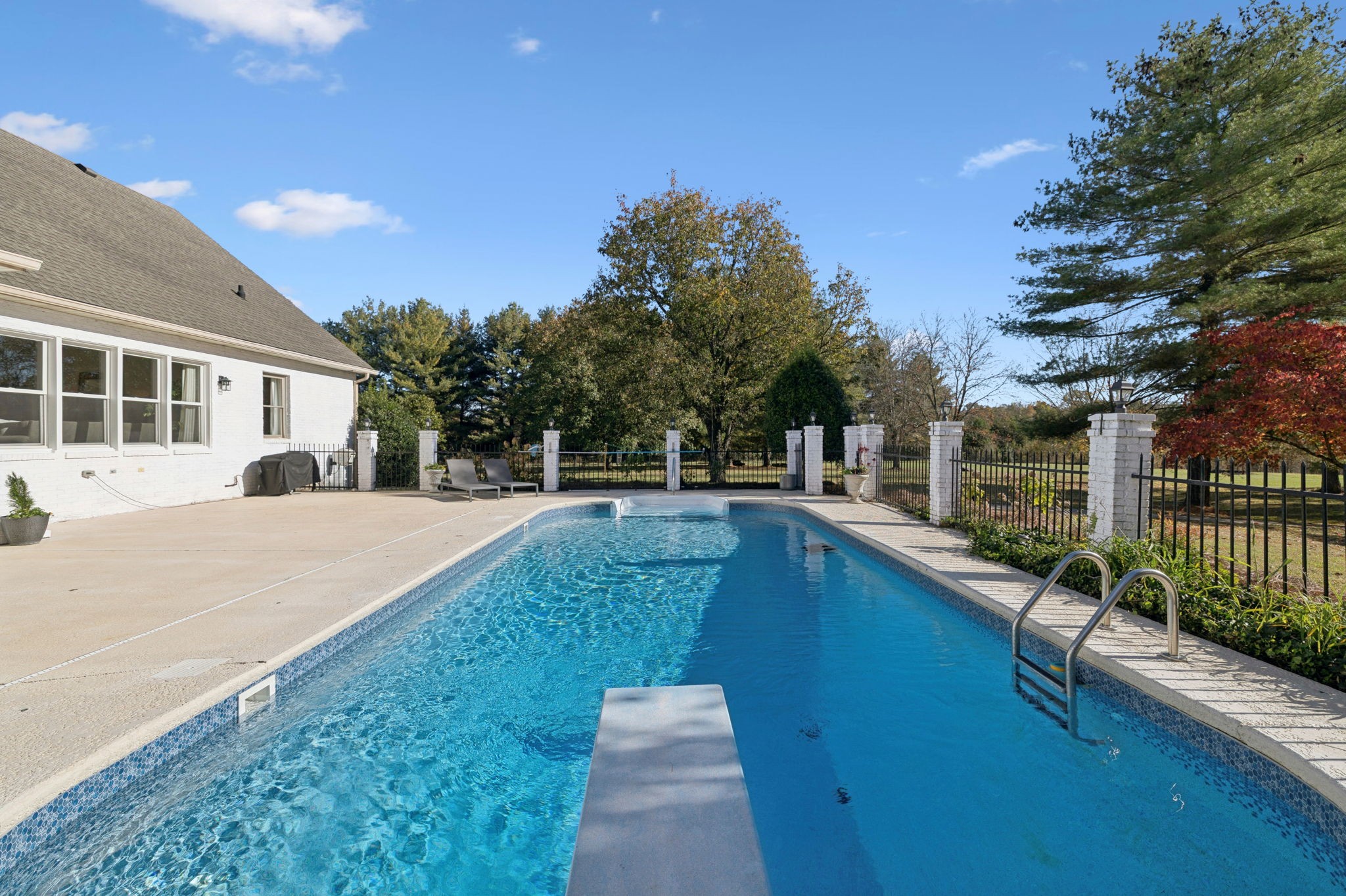 2645 W Jefferson Pike