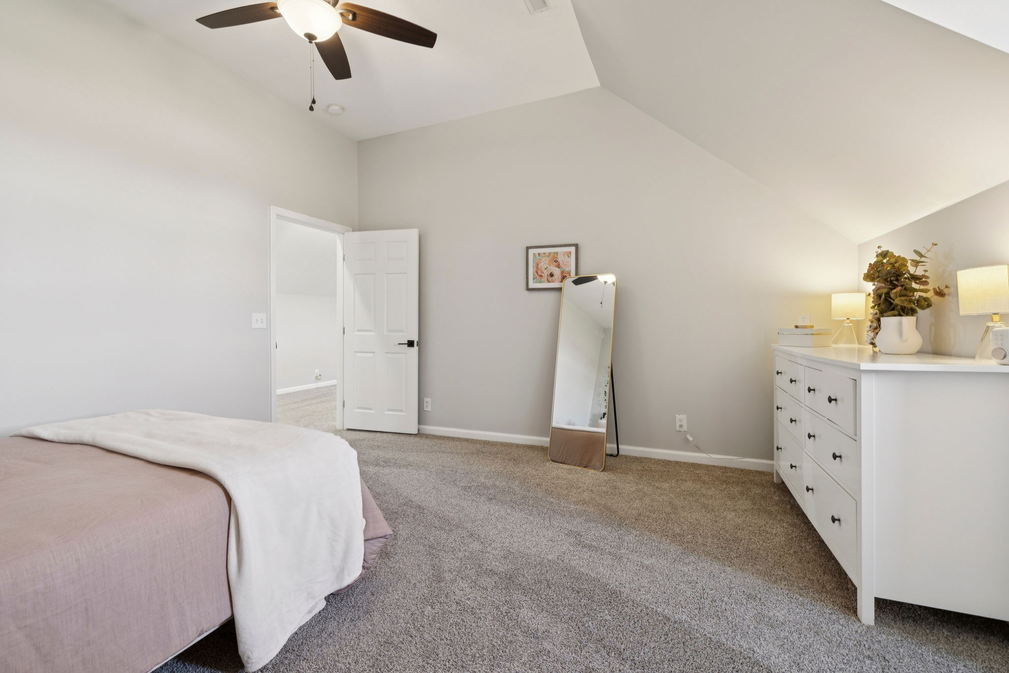2645 W Jefferson Pike