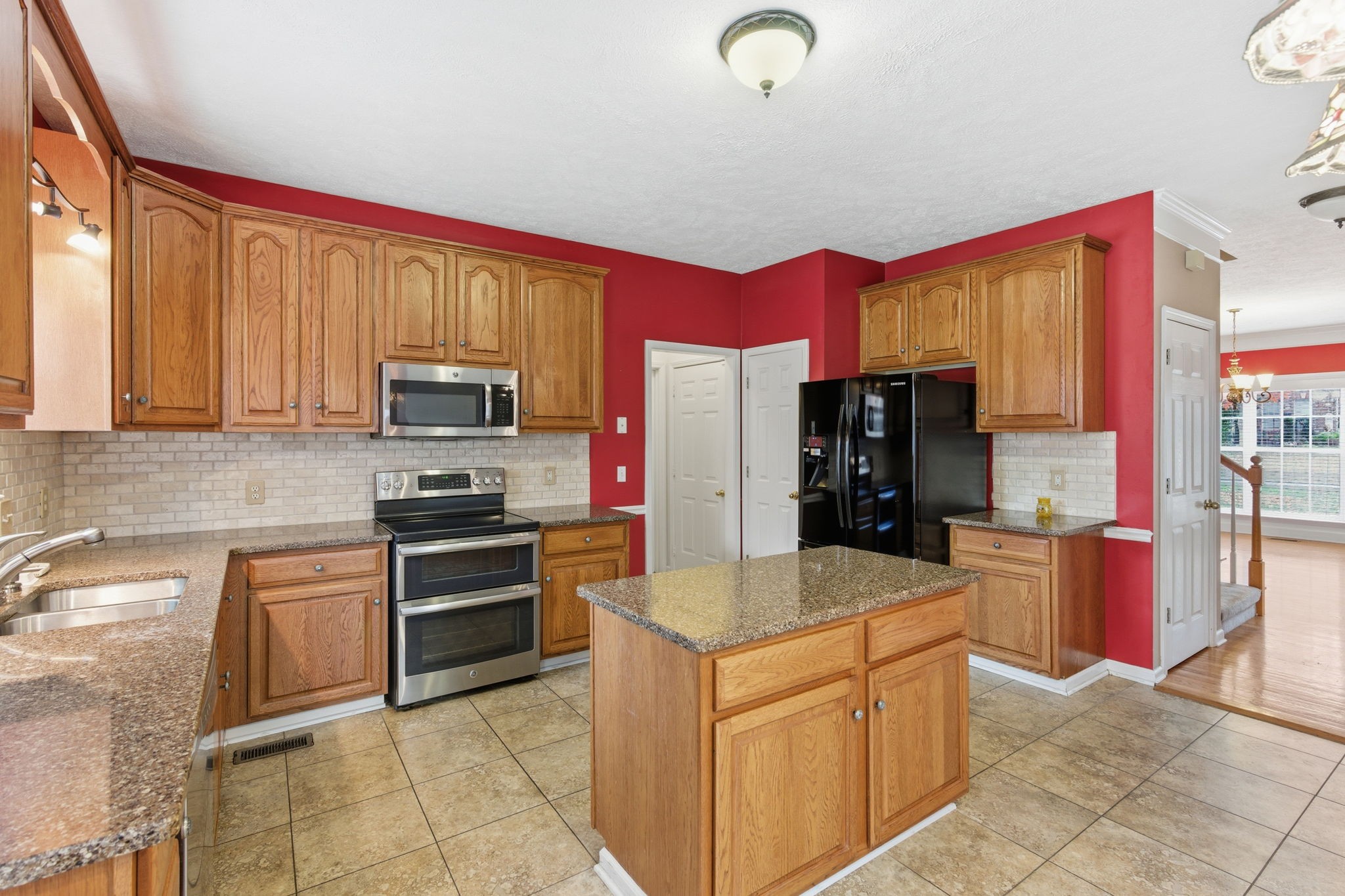 223 Comer Cir