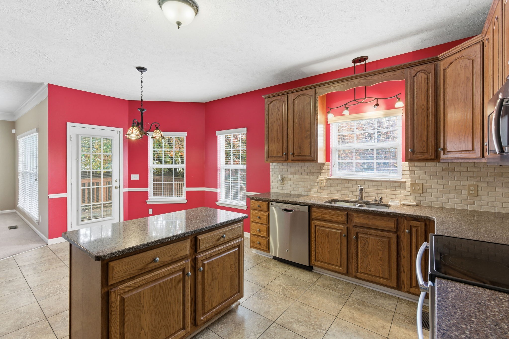 223 Comer Cir
