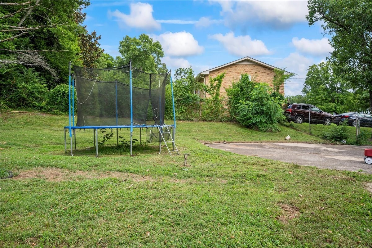 7040 Bonnamere Dr
