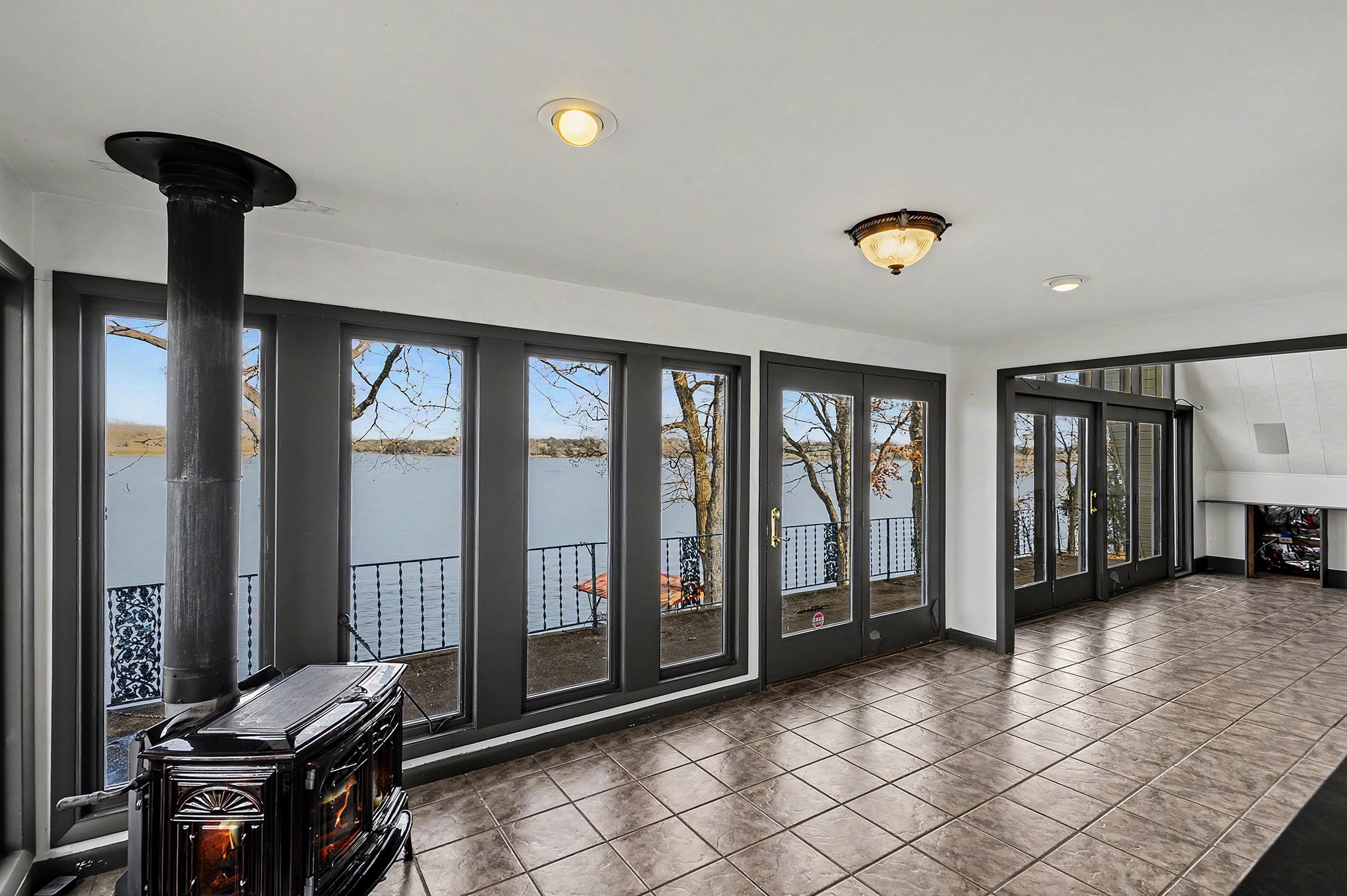 289 Lakeview Cir