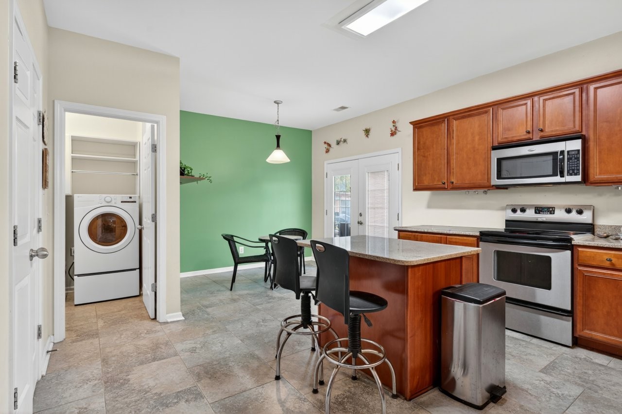 12 Gibson Dr