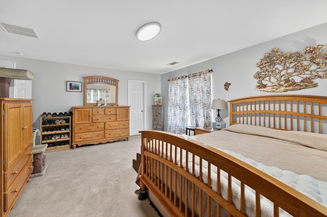 12 Gibson Dr