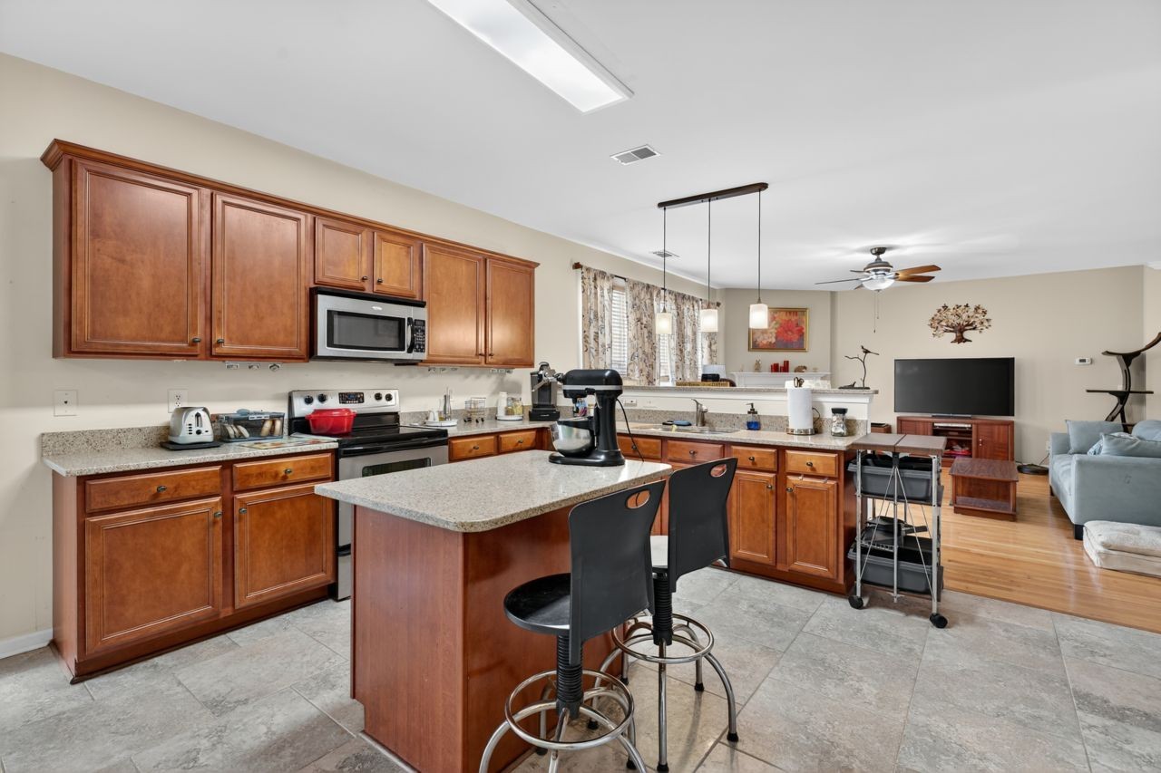 12 Gibson Dr