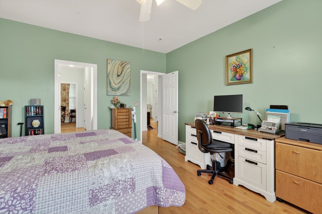 12 Gibson Dr