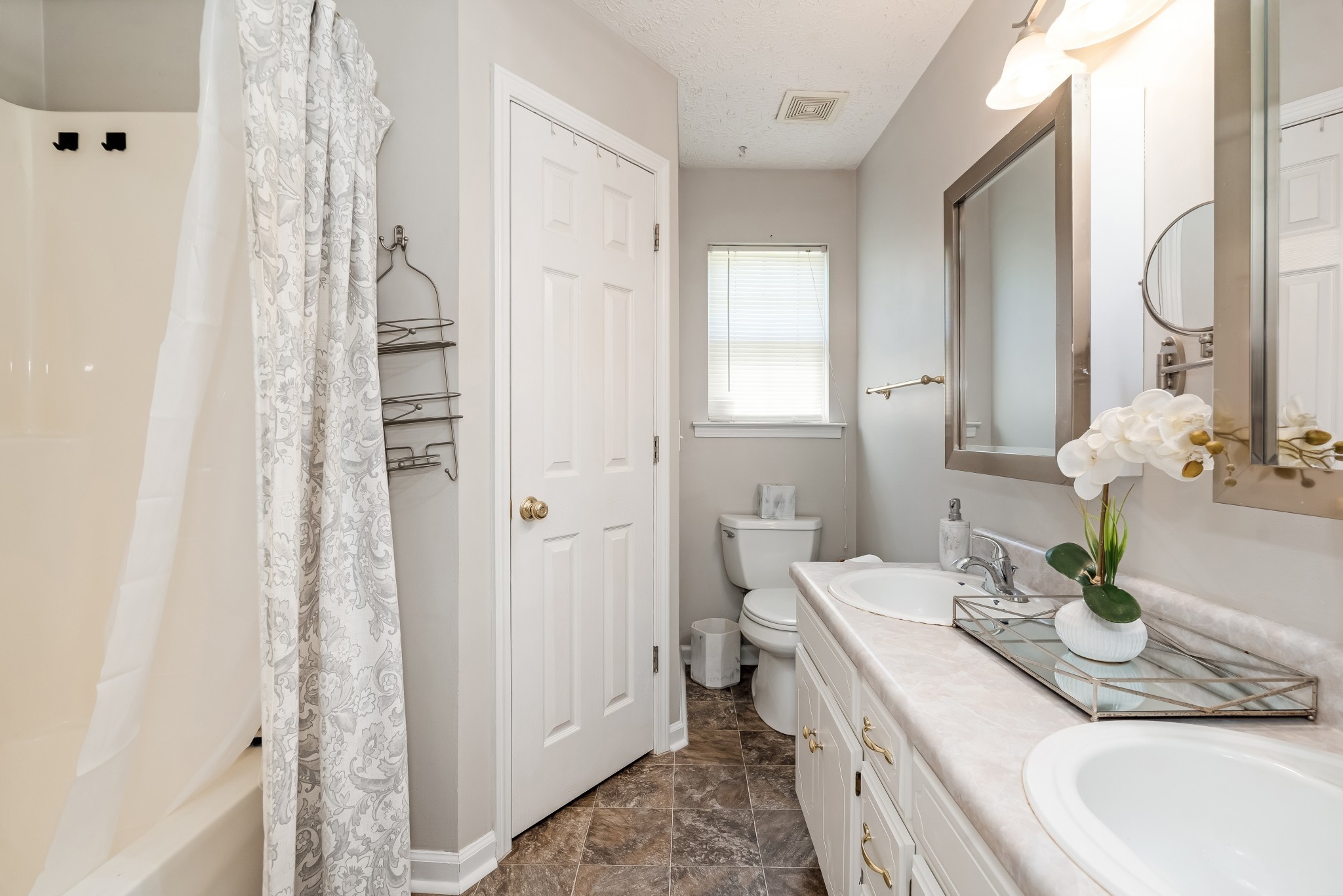120 E Crawford Ct