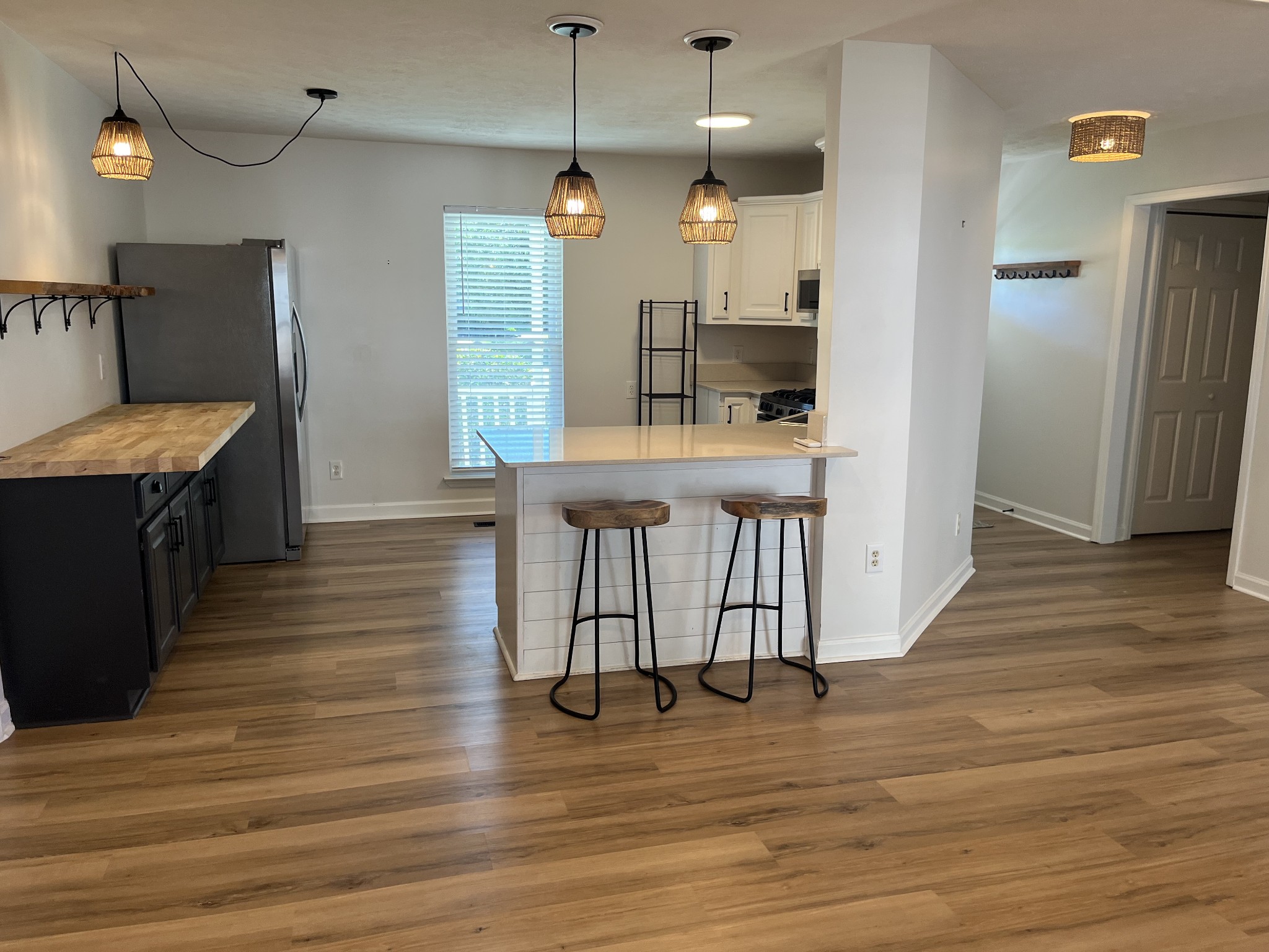 1305 Mayfair Dr