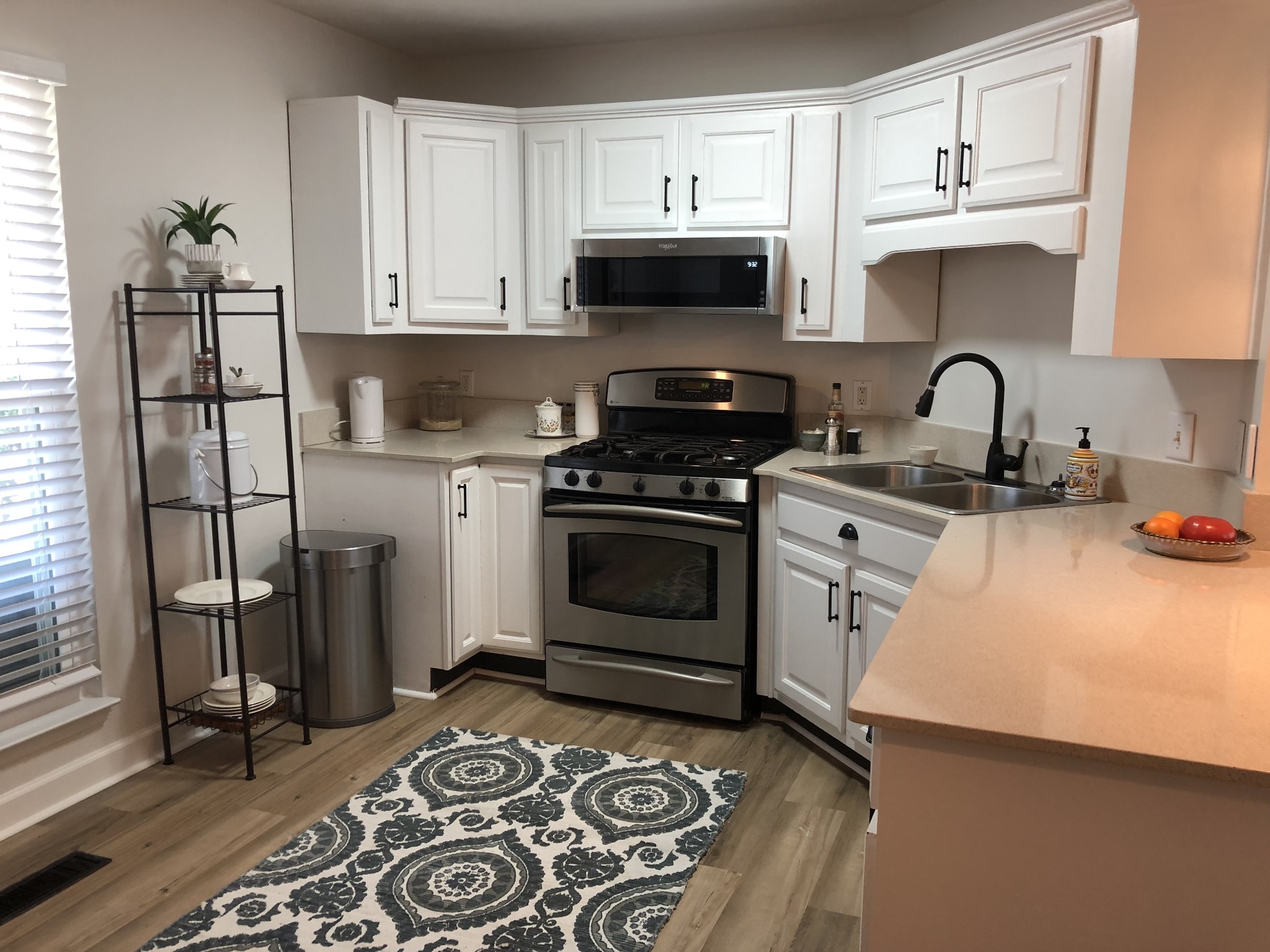 1305 Mayfair Dr