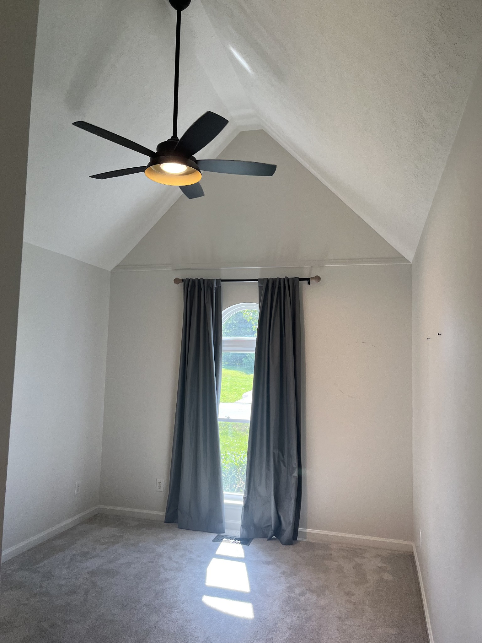 1305 Mayfair Dr