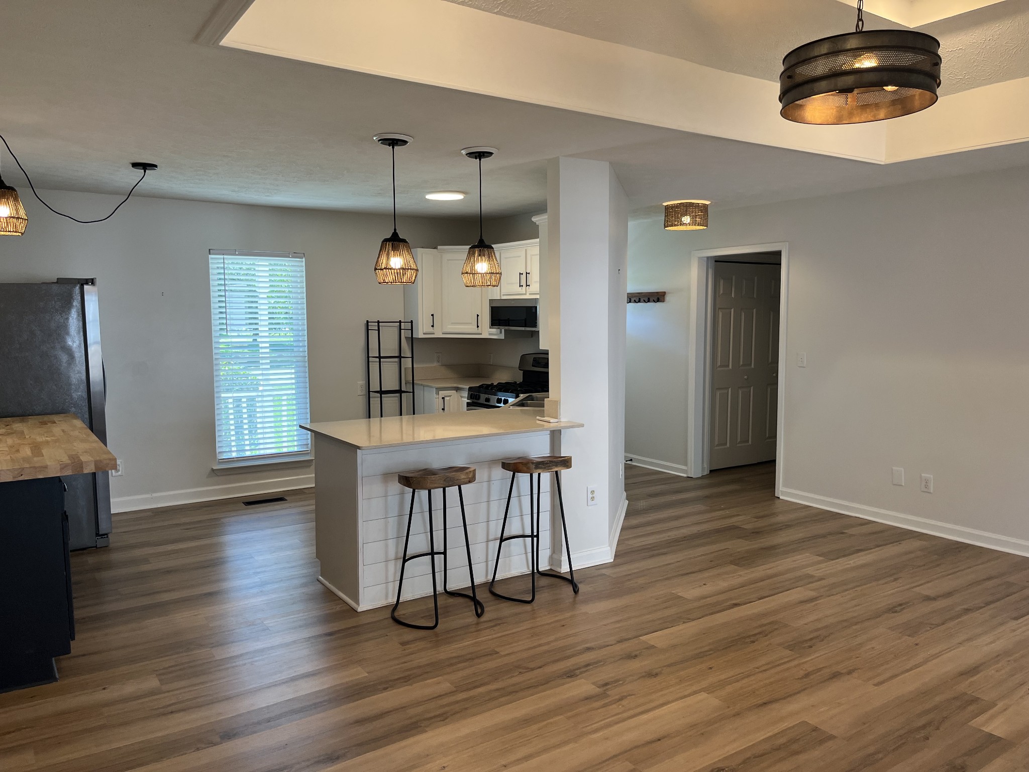 1305 Mayfair Dr