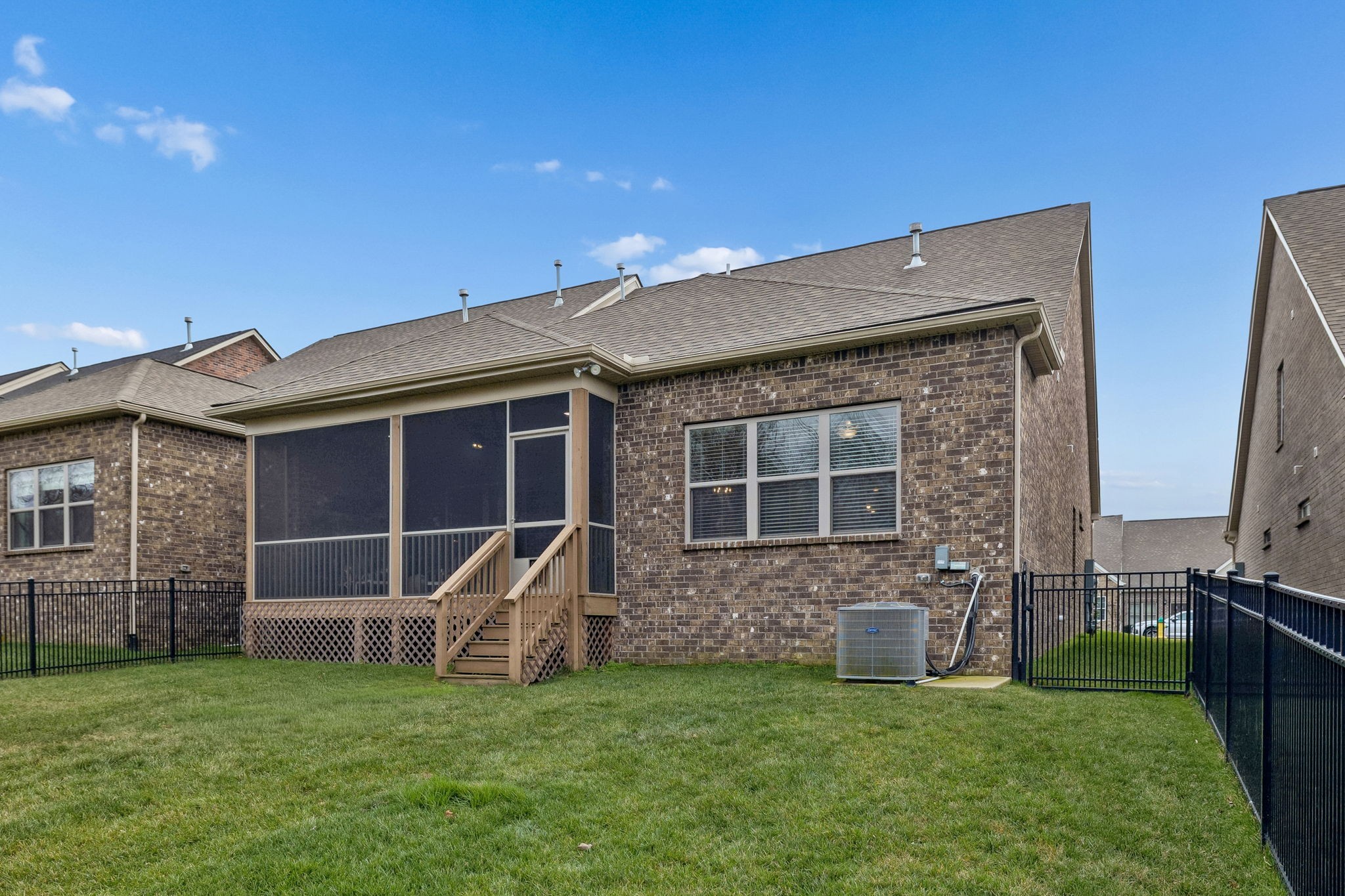 892 Meadowcrest Way