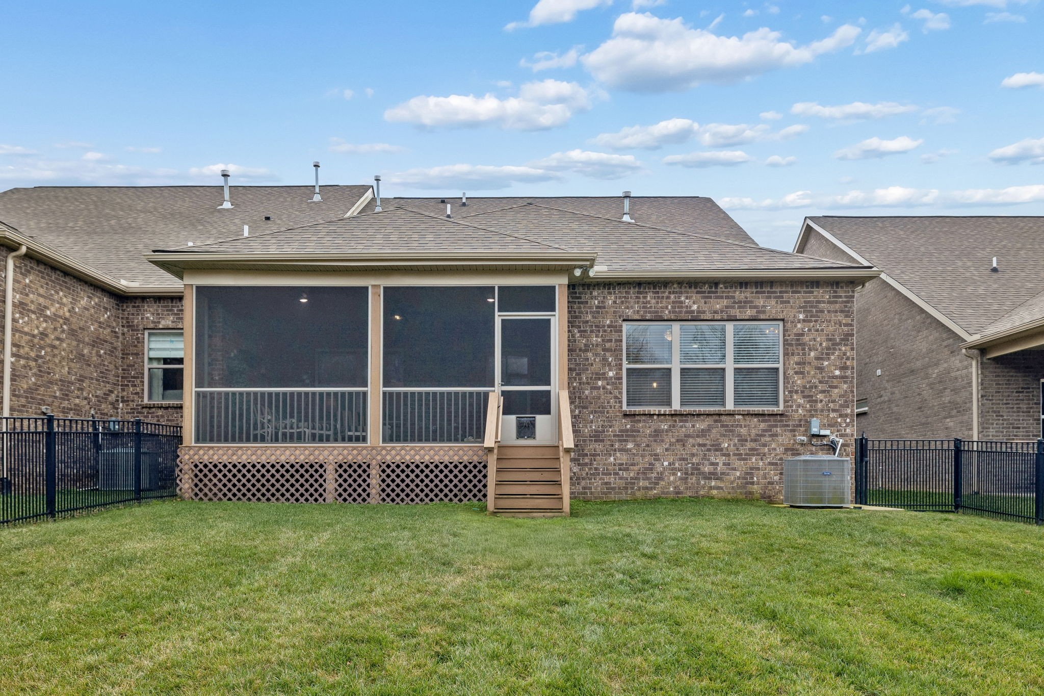 892 Meadowcrest Way